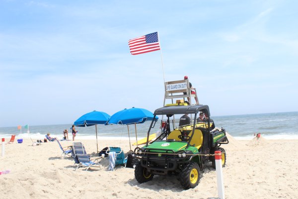 'Gator' Makes A Splash At Rogers Beach In Westhampton Beach - 27 East