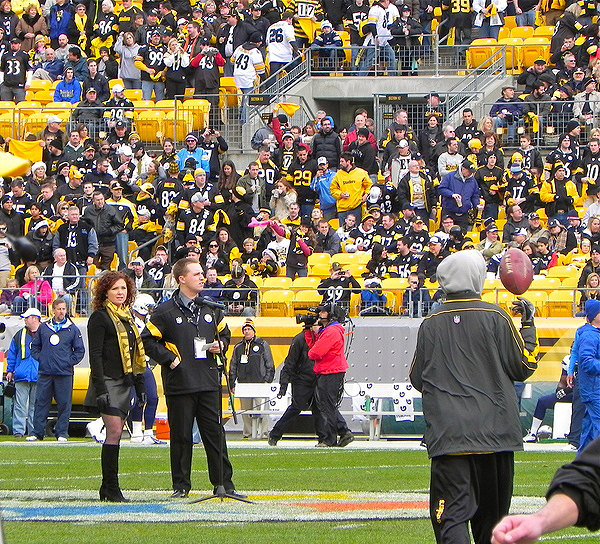 Collection 96+ Pictures who sang the national anthem at the steelers game Completed