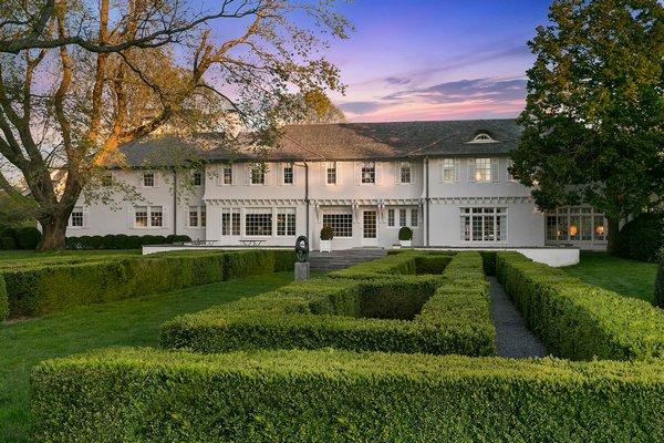 sale-of-former-bouvier-estate-lasata-closes-in-east-hampton-27-east