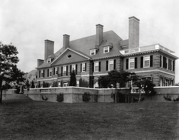 Image of Ballyshear from "Houses of the Hamptons" by Gary Lawrance and Anne Surchin.