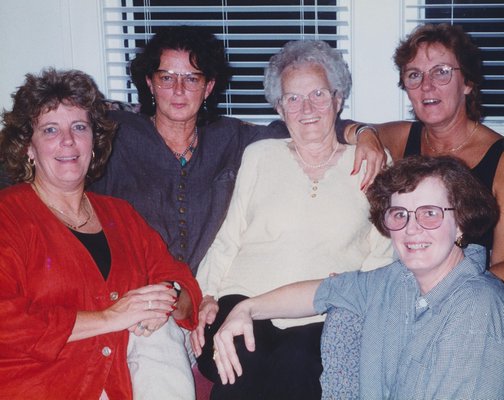 The sisters Patty Foster, Judy Parker Musnicki, Linda Liehr and Carol Grugel gathered around their mother, Mary Parker, center, in the living room of their Southampton home. COURTESY JUDY PARKER MUSNICKI