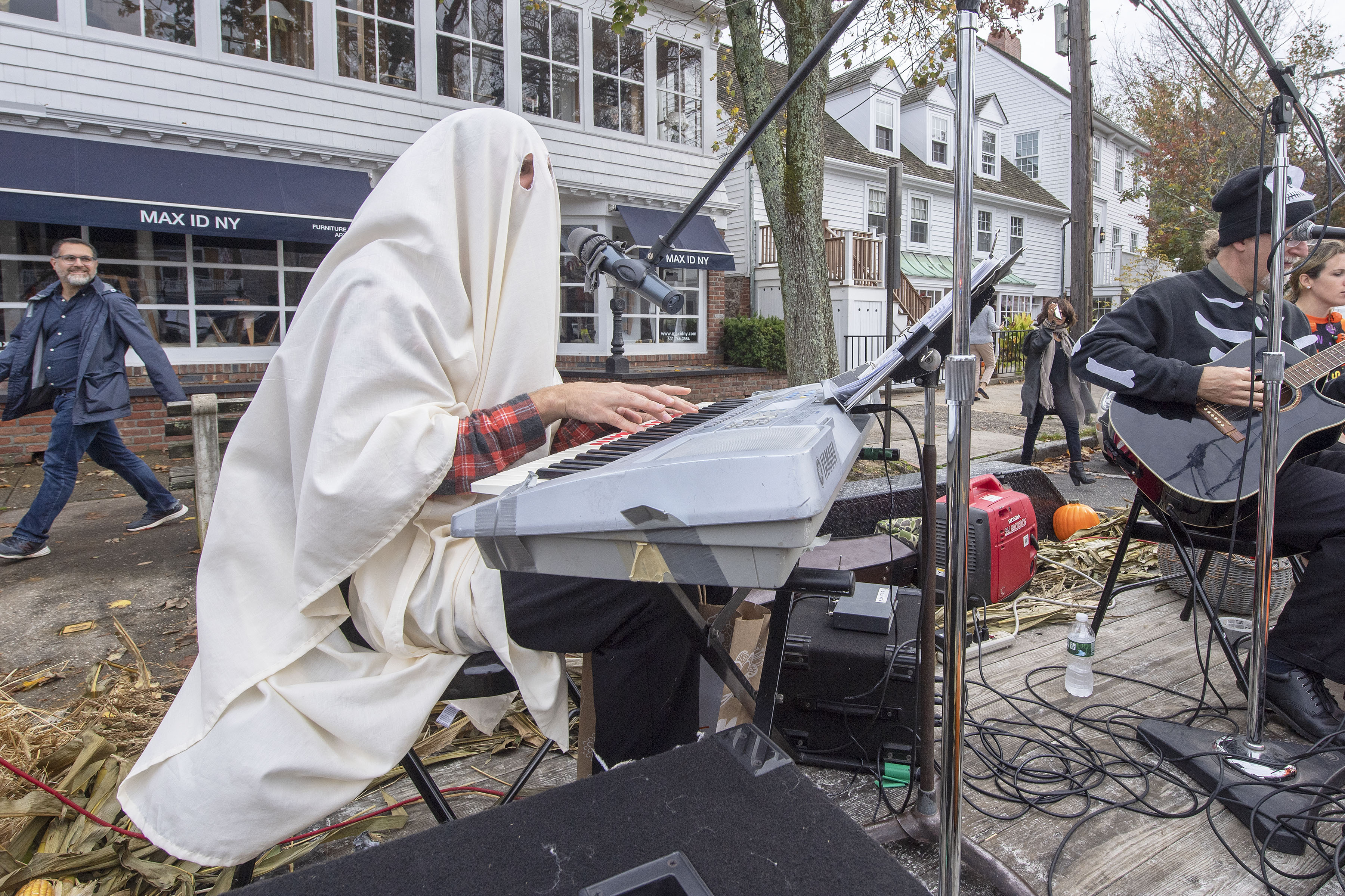 Community News, November 7 27 East