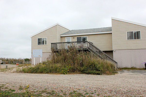 The home owned by the Barrier Beach Preservation Association at 906 Dune Road. CAROL MORAN