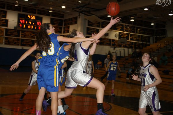 Fotopoulos Leads Lady Baymen To County Basketball Title - 27 East