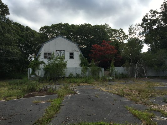 The site of the former Star Room nightclub in Wainscott is being proposed for a car wash. LAURA WEIR