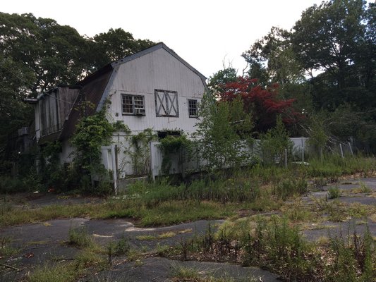 The site of the former Star Room nightclub in Wainscott is being proposed for a car wash. LAURA WEIR