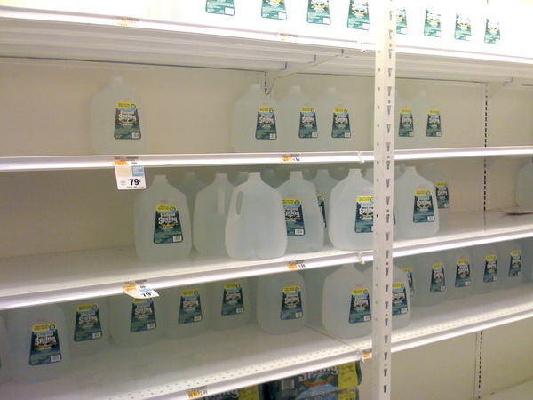 Bottled water was flying off the shelves at Waldbaum’s In Southampton on Thursday. DANA SHAW