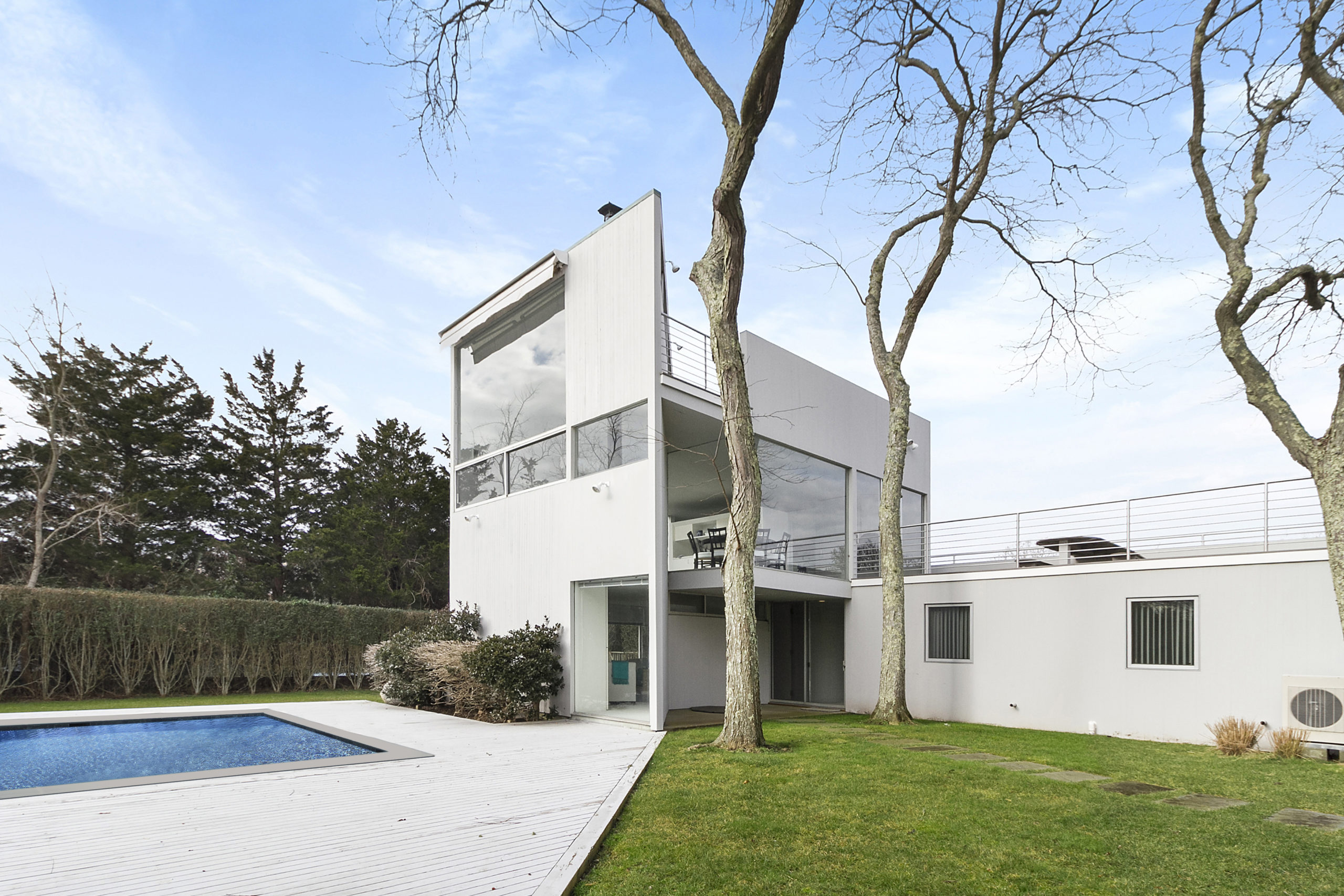 Charles GwathmeyDesigned Amagansett House Sells For 3.5M 27 East