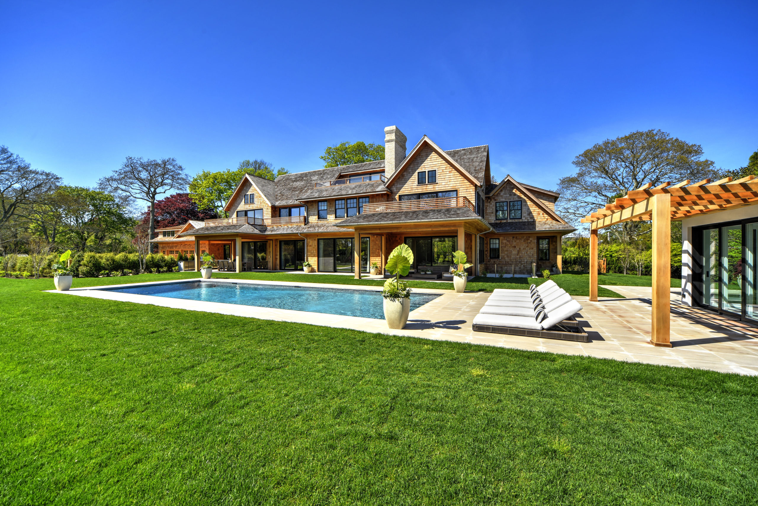 New Build On East Hampton S Hook Pond Lane Sells For 13m 27 East