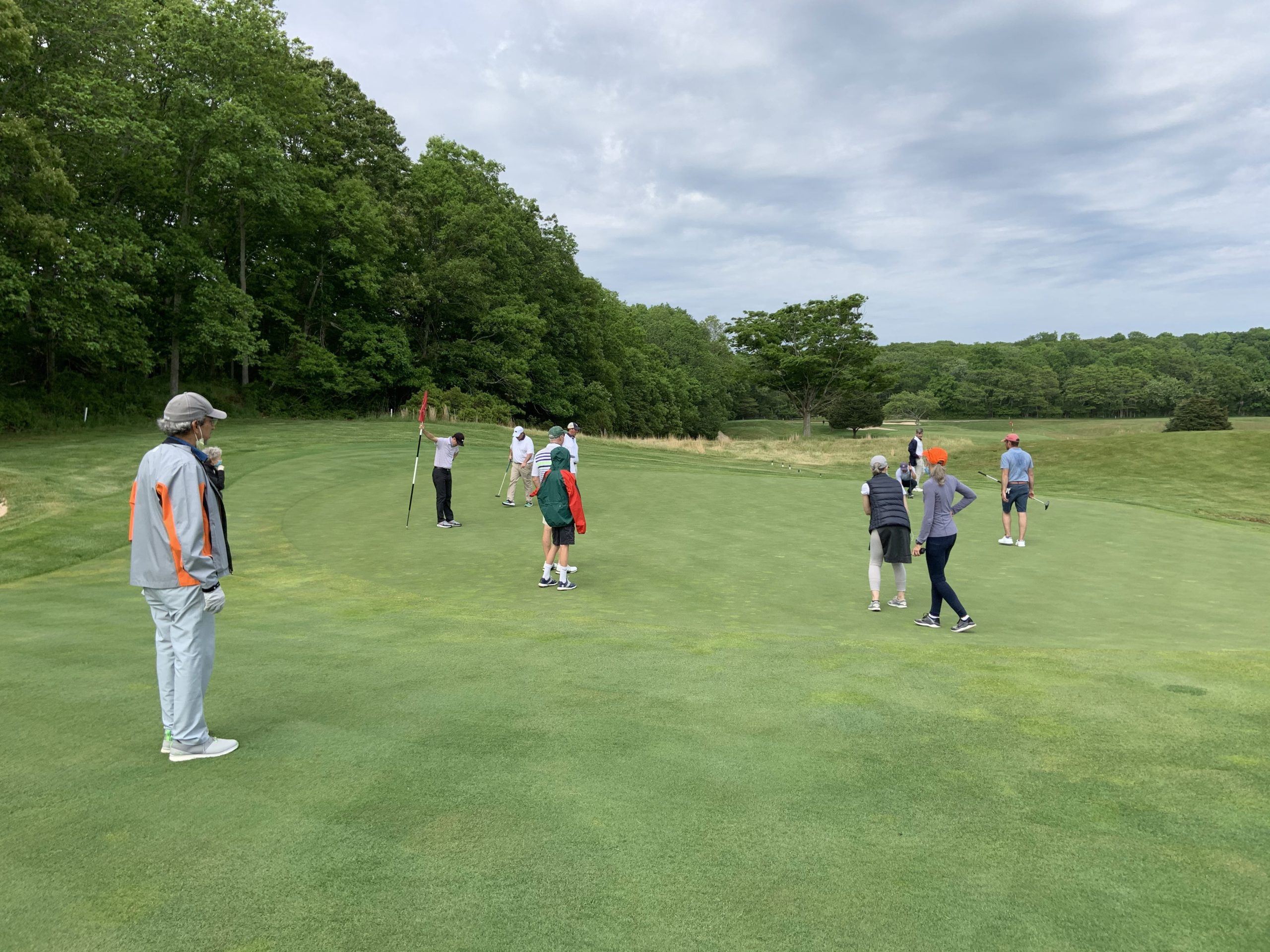 South Fork Country Club Raises 115,000 For Food Pantries With Charity Golf Match 27 East