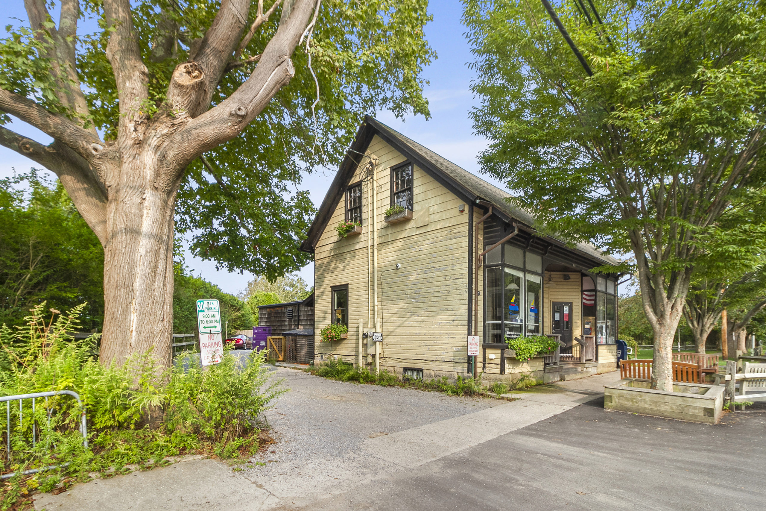 Sagaponack General Store Building On The Market 27 East
