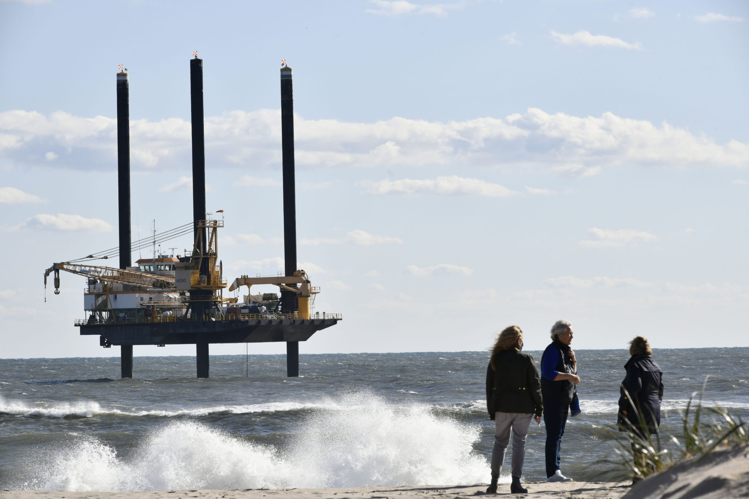 'Liftboat' Arrives In Ocean Off Wainscott For Wind Farm Soil Sampling