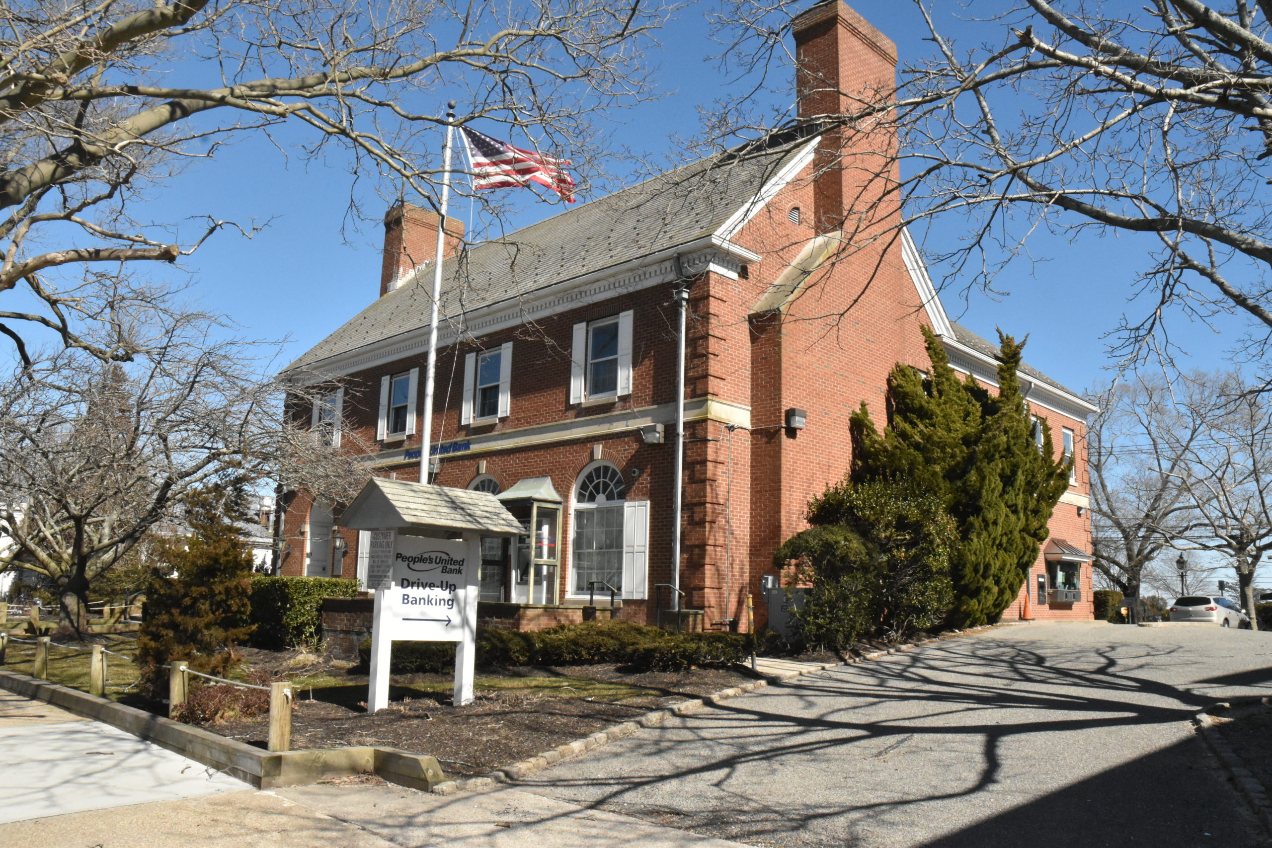 M&T To Buy People's United Bank 27 East