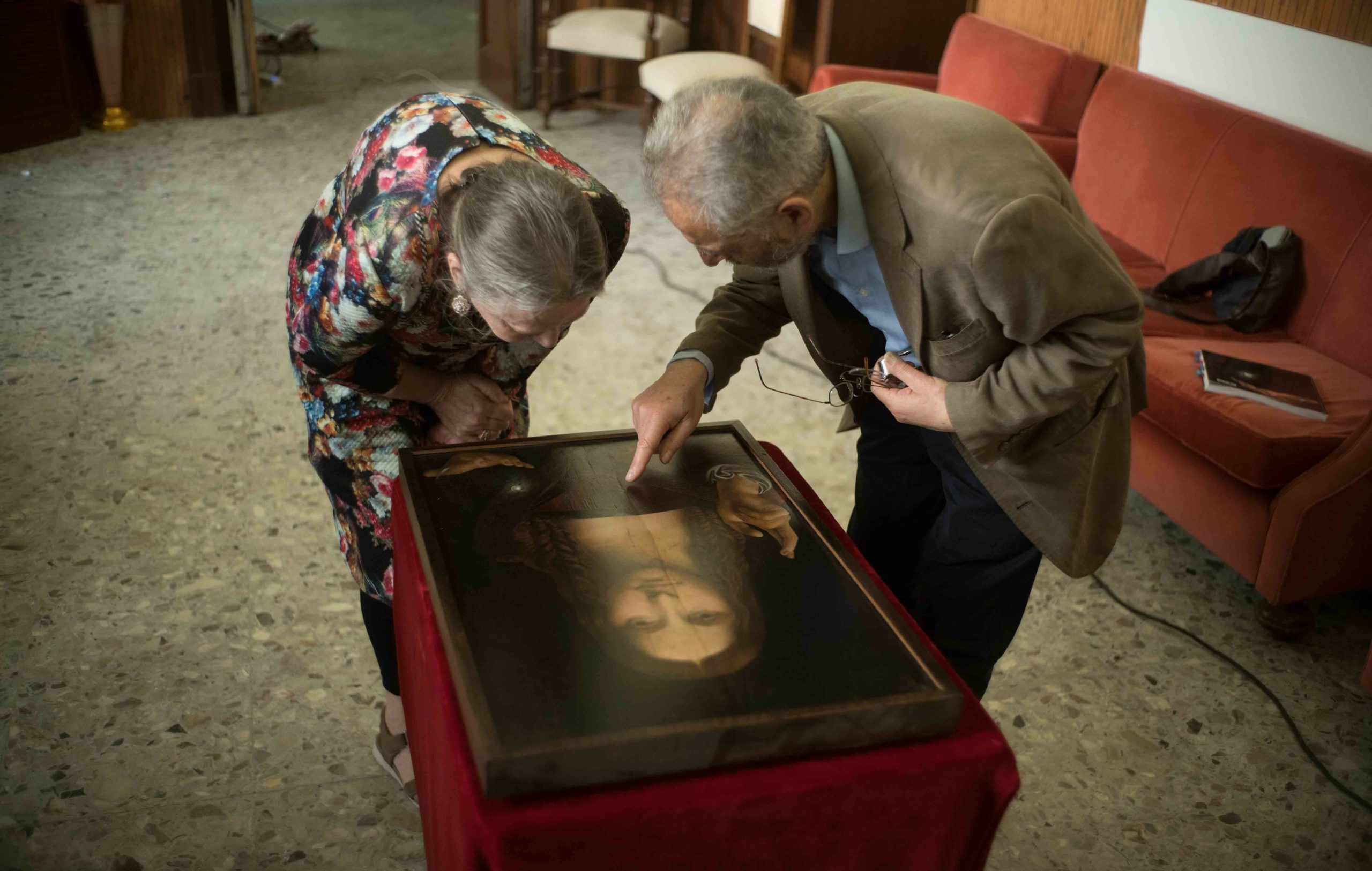 Dianne Modestini and Ashok Roy inspecting the Naples copy of the Salvator Mundi (2019).