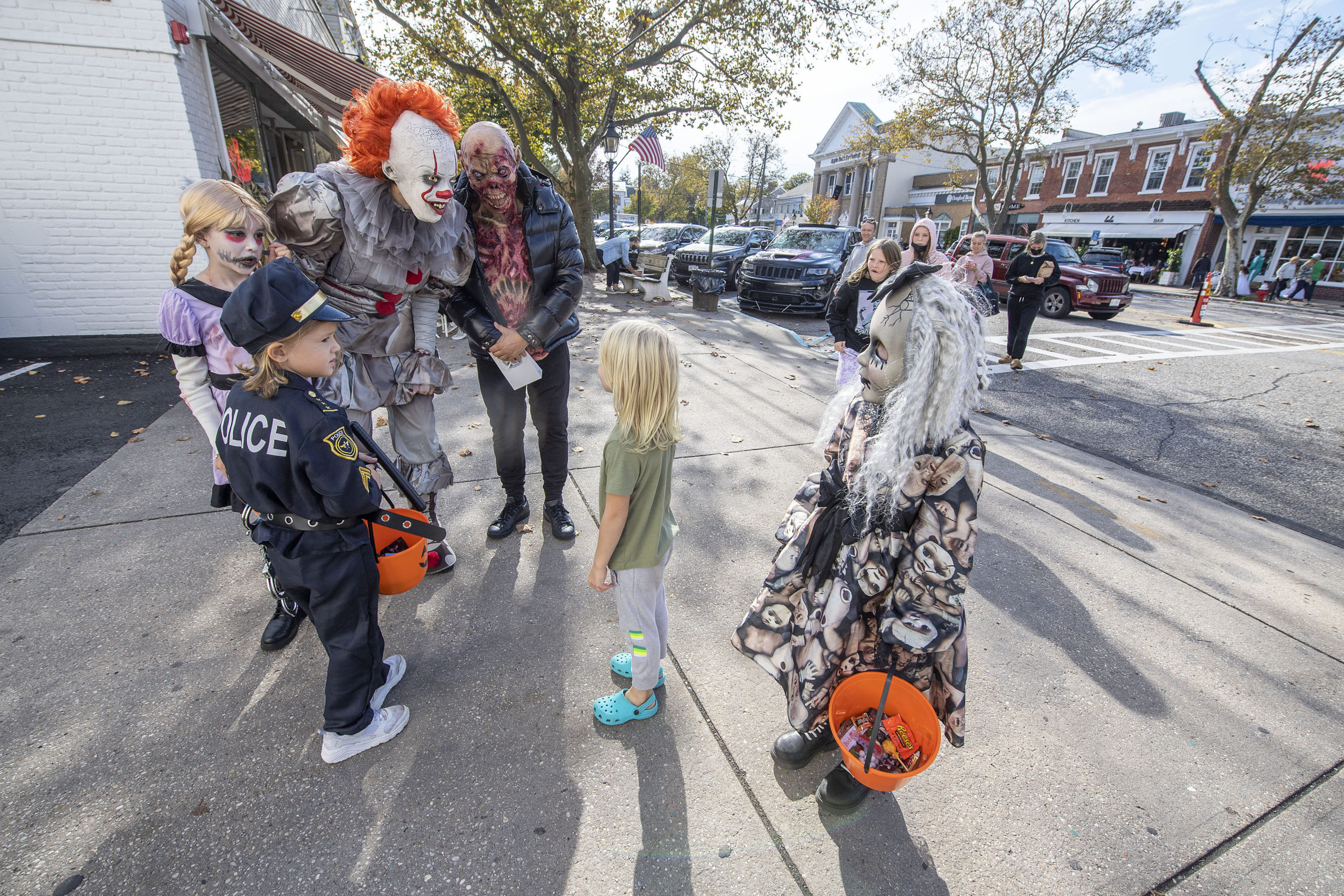 Pennywise the clown makes a new friend during the 2021 Sag Harbor Pumpkin Trail on Halloween Day, Sunday.   MICHAEL HELLER