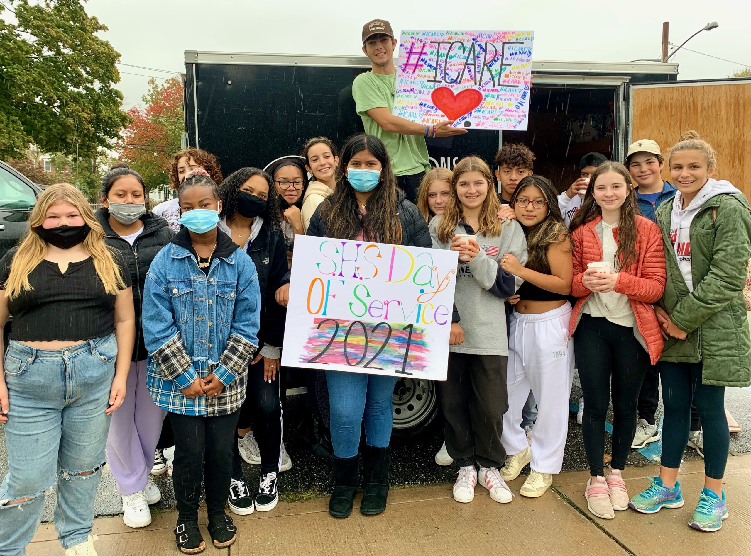Despite a driving rain, 17 students from Southampton High School volunteered to participate in their school’s annual Day of Service on October 26. As part of the effort, the students packed 200 bags of food supplies and 150 personal care kits for underserved families within the Southampton community.