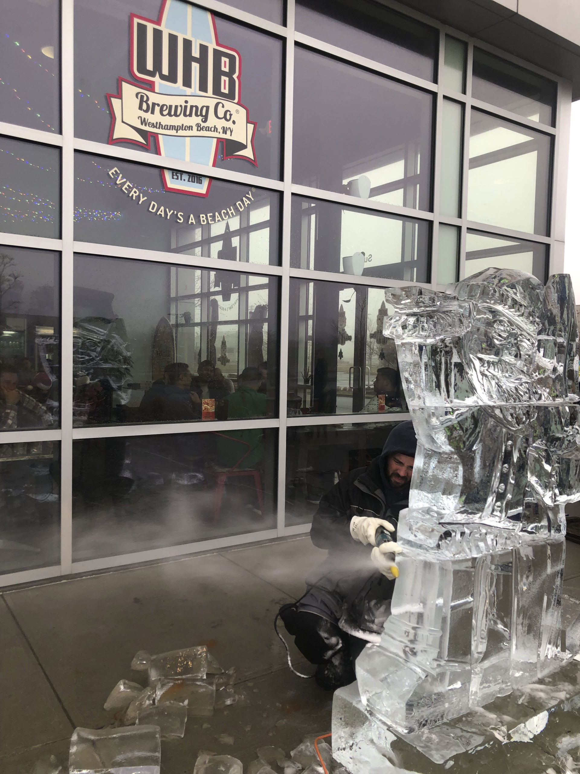 Making Art Out Of Ice World Record Holder Puts Skill On Display In