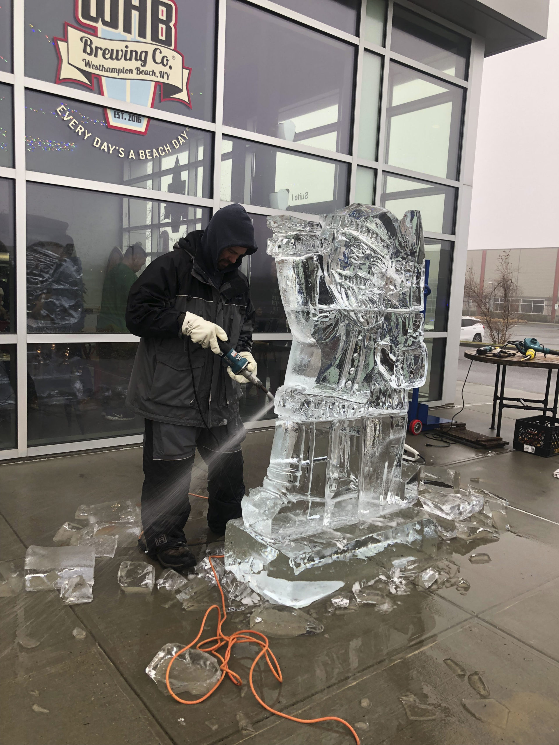 Making Art Out Of Ice World Record Holder Puts Skill On Display In