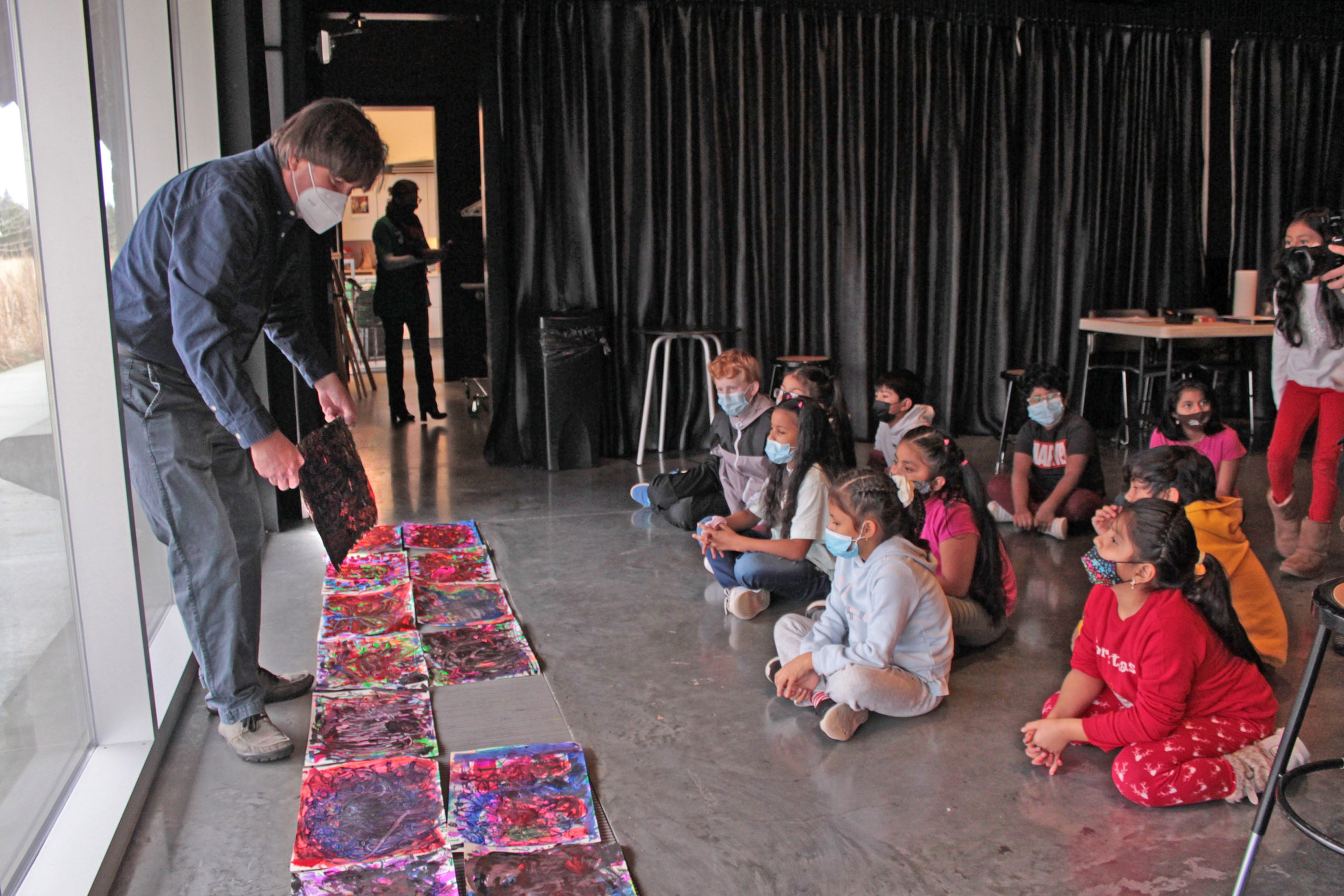 Artist Eric Dever leading students in 