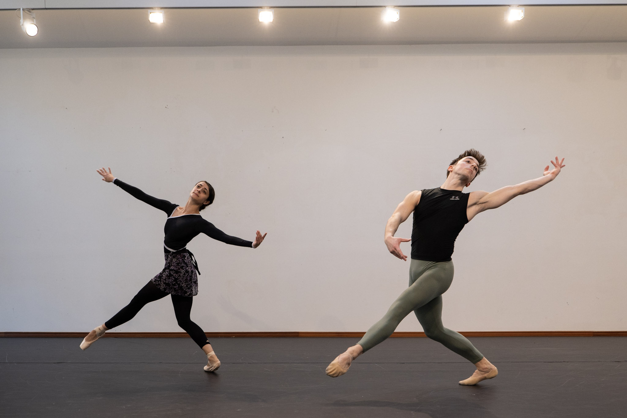 Lauren Bonfiglio and Tyler Maloney from Hamptons Dance Project in rehearsal at the Guild Hall William P. Rayner Artist-in-Residence studio. © JOE BRONDO FOR GUILD HALL