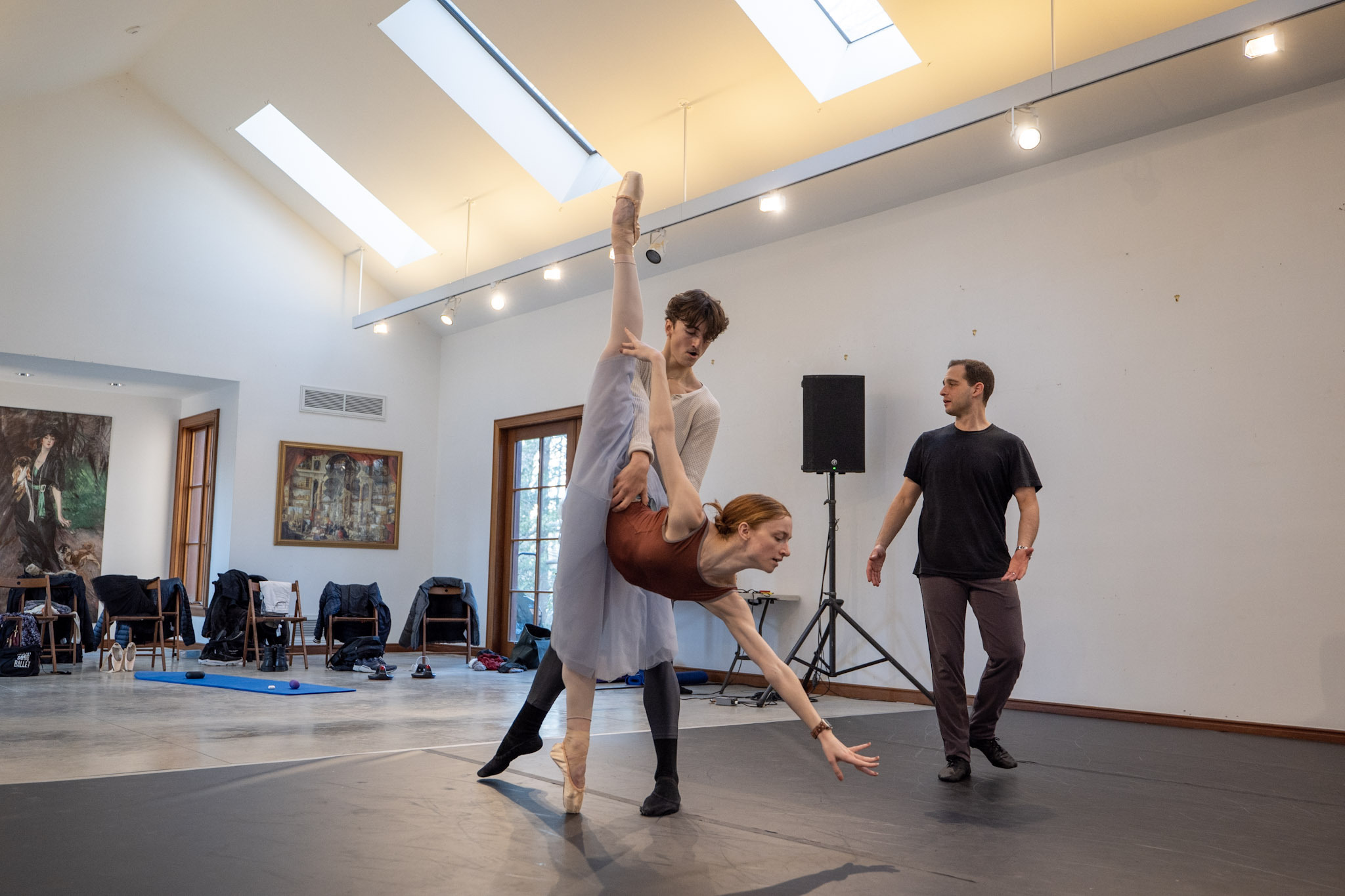 Catherine Hurlin, Michael de la Nunez and Craig Salstein from Hamptons Dance Project in rehearsal at the Guild Hall William P. Rayner Artist-in-Residence studio. © JOE BRONDO FOR GUILD HALL