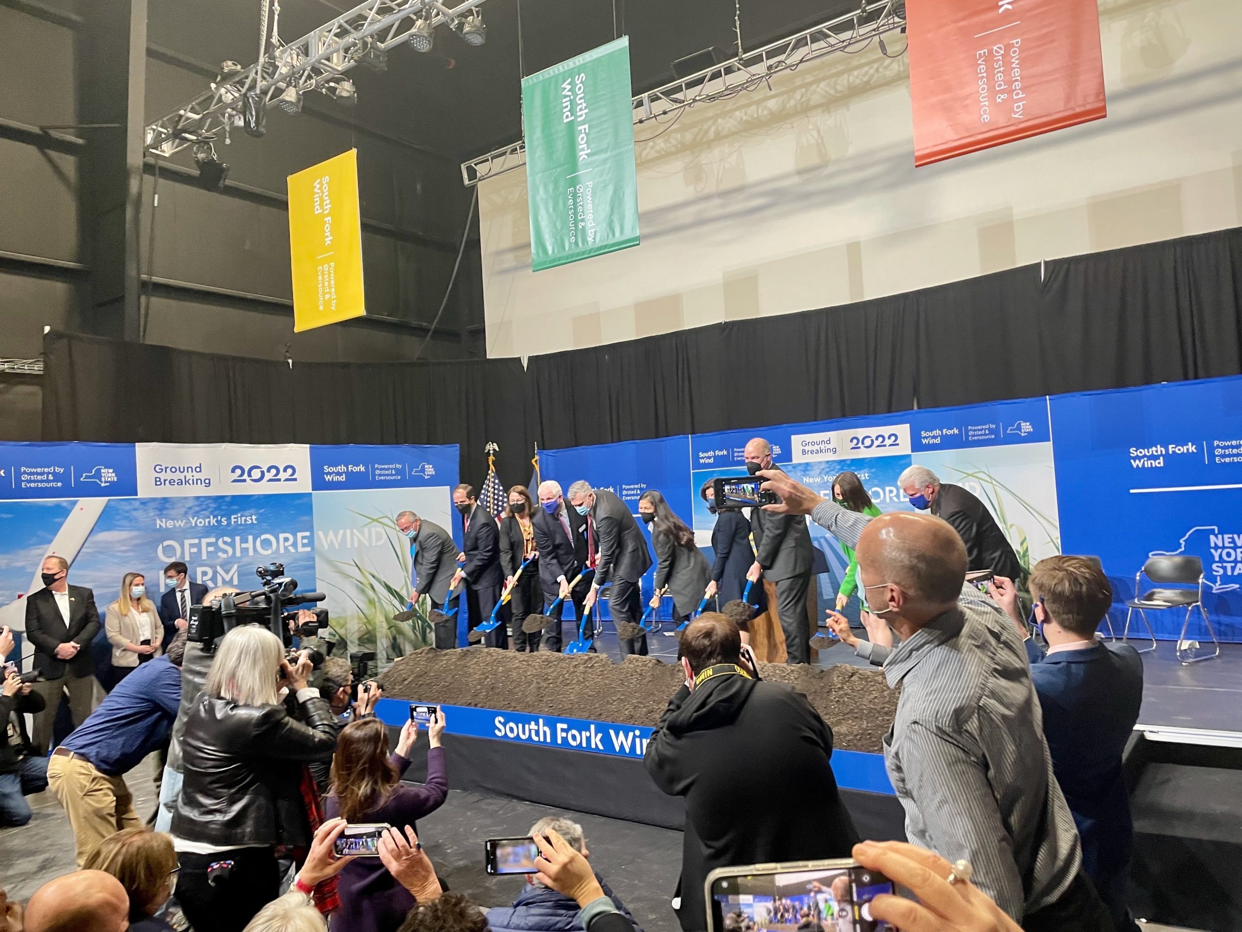 Governor And U.S. Secretary of Interior Extol Virtues Of Offshore Wind