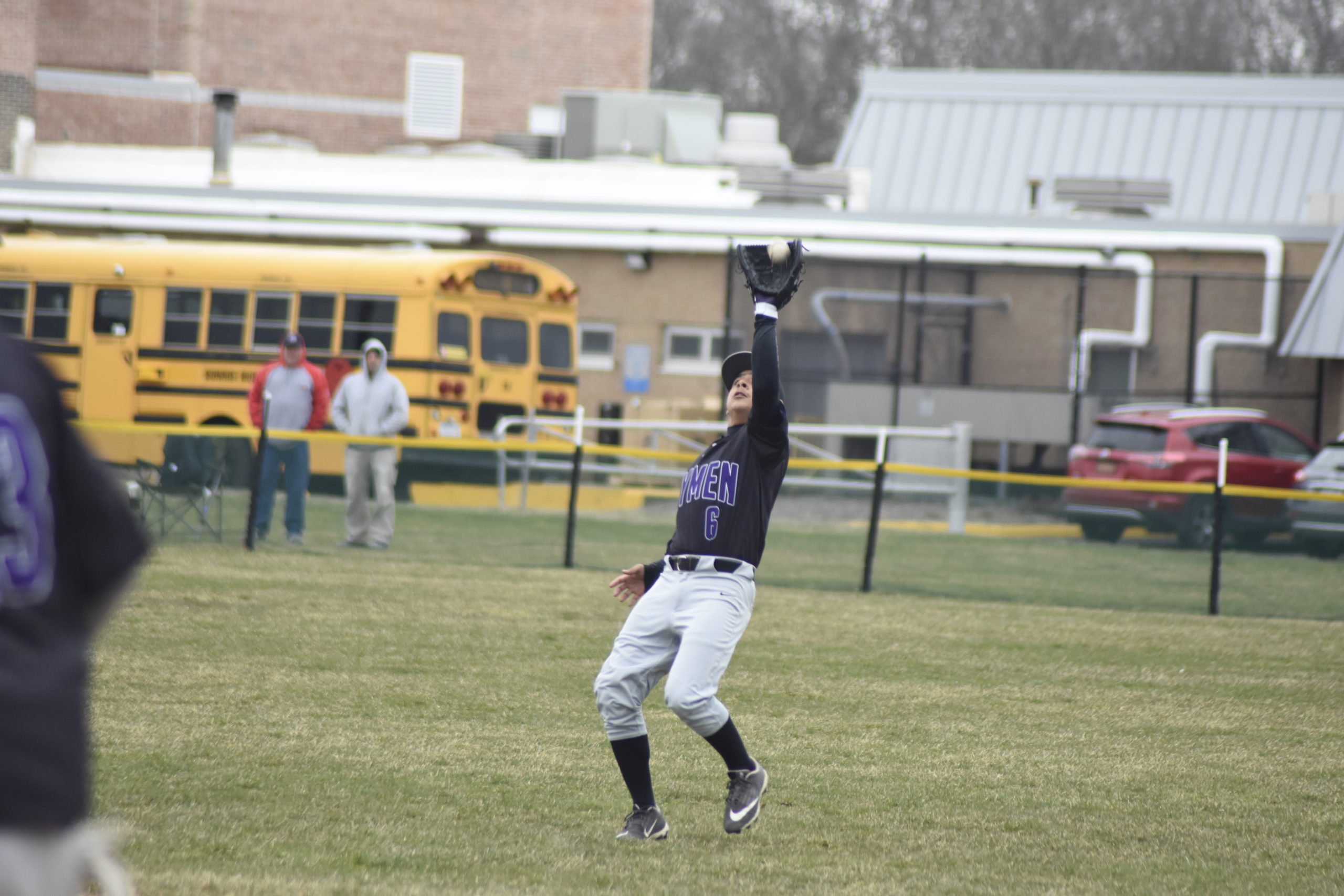 Bayman Eustorgio Urbano catches a fly ball in right field then doubles up the runner off first base.    DREW BUDD
