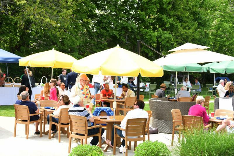 Outdoor dining at Claude's Restaurant at the Southampton Inn. COURTESY CLAUDE'S RESTAURANT