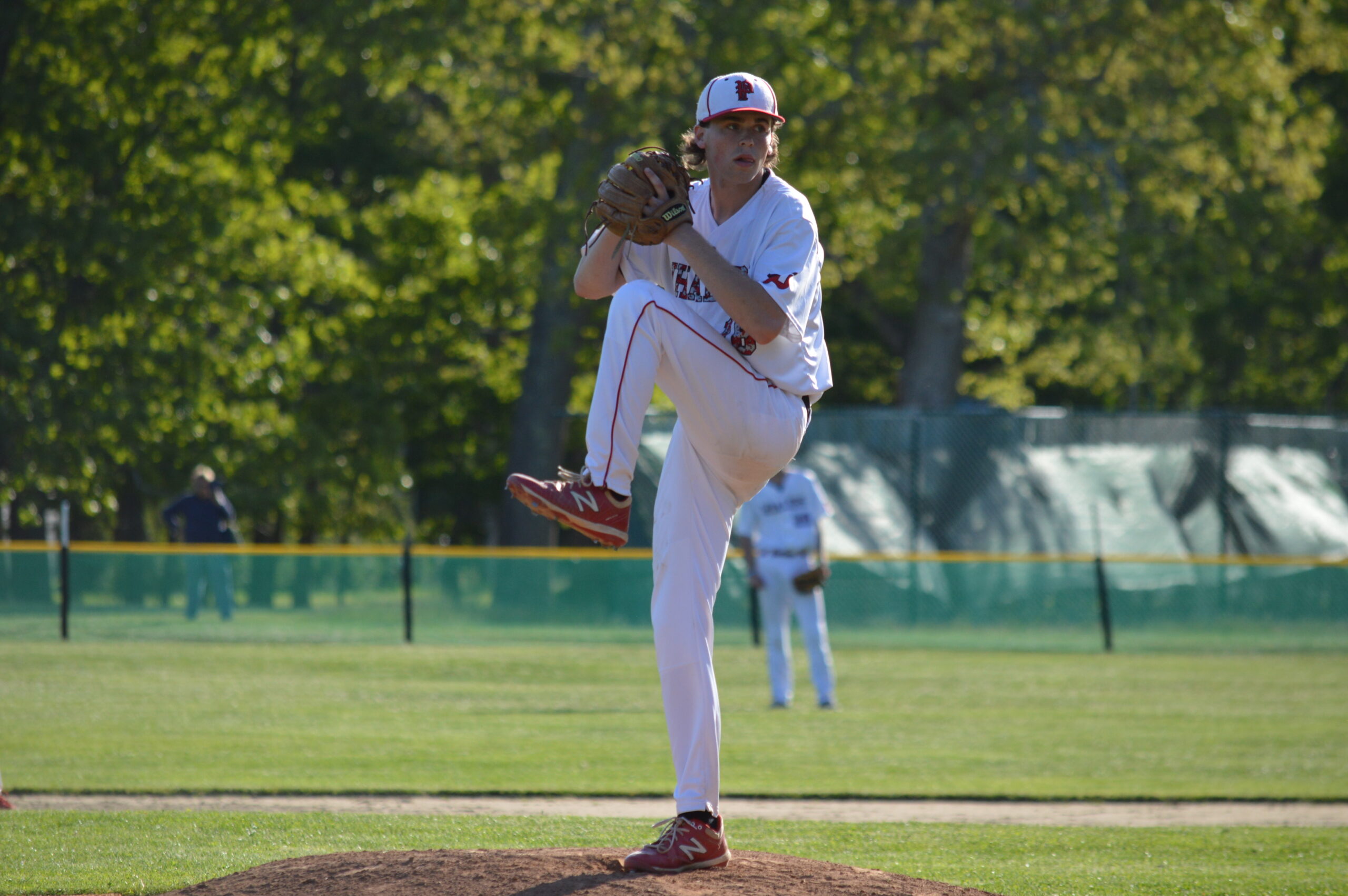 Pierson senior Dan Labrozzi pitched a complete-game 2-1 victory on Tuesday at Mashashimuet Park to help keep the Whalers’ season alive.