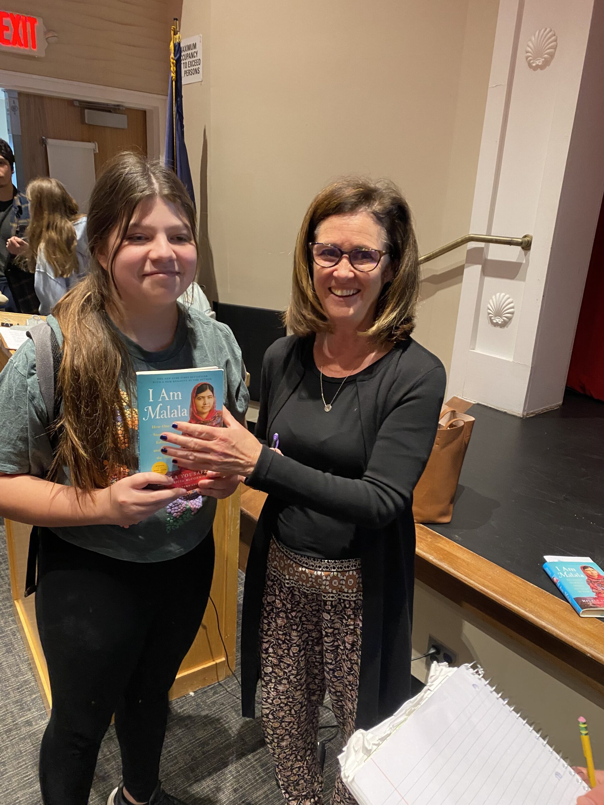 Patricia McCormick, co-author of “I am Malala” with Malala Yousafzai, was a guest speaker at Pierson Middle School recently. With her is seventh-grader Lia Mizrahi-DeMattei. COURTESY SAG HARBOR SCHOOL DISTRICT