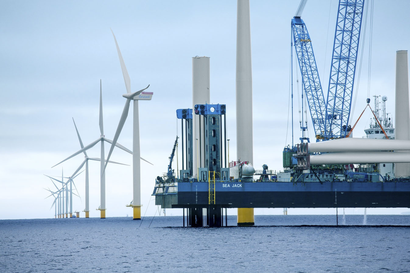 Wind farm developer Orsted announced that is has reached an agreement with construction unions to use all union workers on its offshore wind farm projects in U.S. waters.