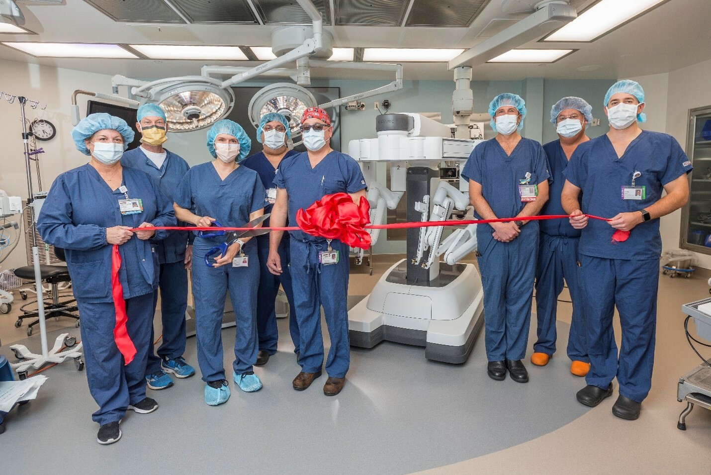 Peconic Bay Medical Center has added a seventh operating room and purchased a new da Vinci XI Surgical System that will help expand minimally invasive surgical procedures. Peconic Bay doctors and nurses in the new ER. COURTESY PECONIC BAY MEDICAL CENTER.