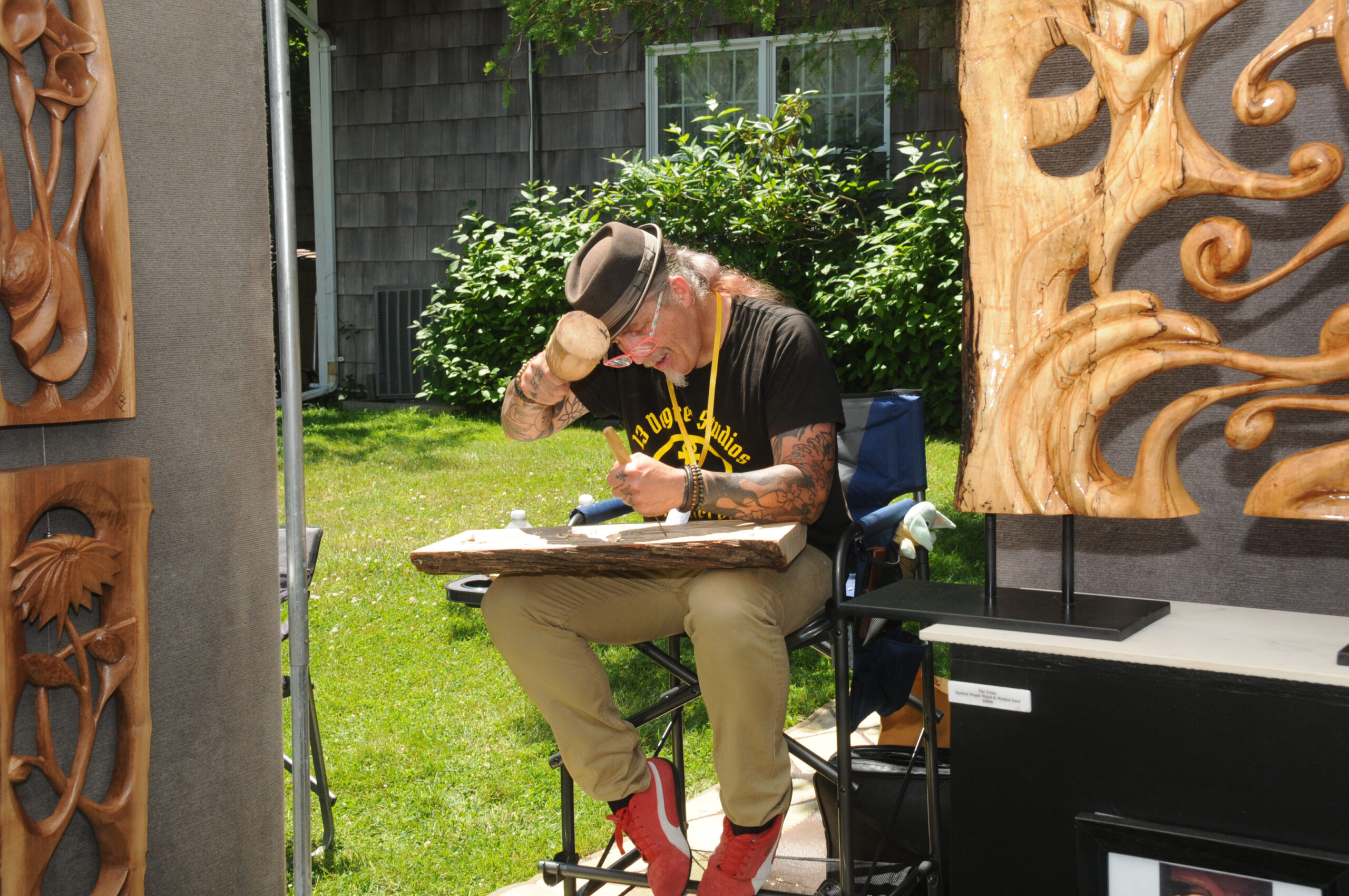 Artist Chris Buonomo works on a piece at the Amagansett Fine Arts Festival at the American Legion Post grounds in Amagansett this weekend. Visitors browsed and purchased works by dozens of artists in a variety of media, including painting, photography, jewelry and more.   RICHARD LEWIN