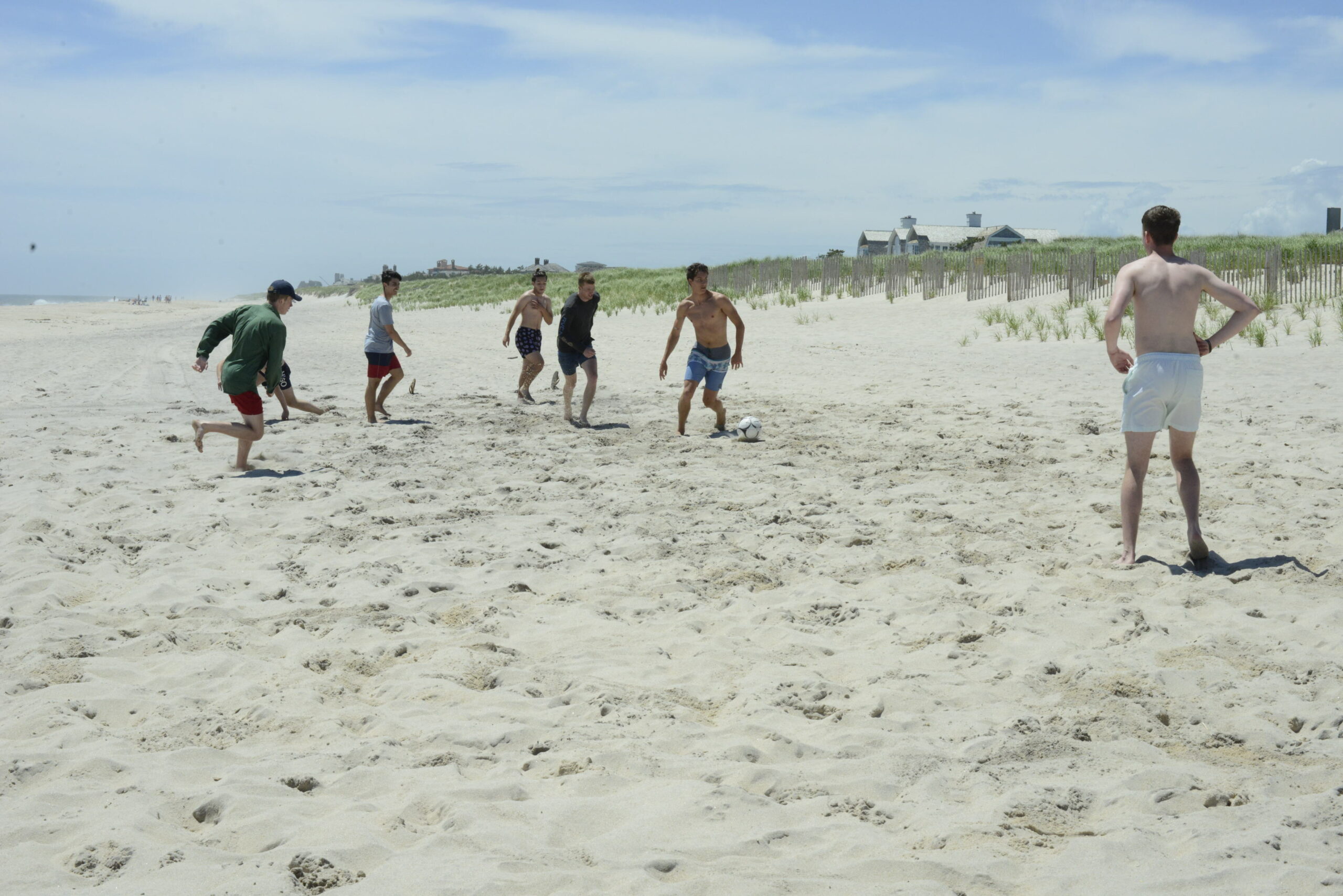 BY JULIA HEMING Seniors made friends with other beach goers during Day at the Beach and played a soccer game together.