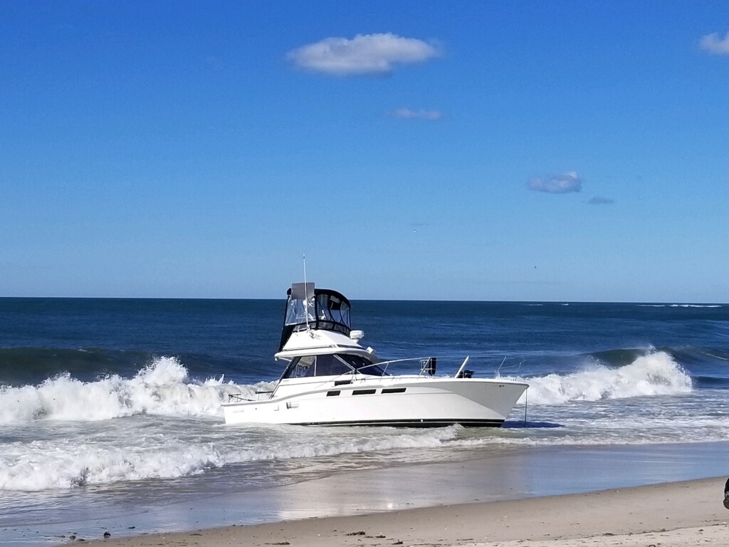 A 32-foot powerboat washed ashore on the beach west of Shinnecock Inlet on Saturday morning after experiencing a mechanical failure.