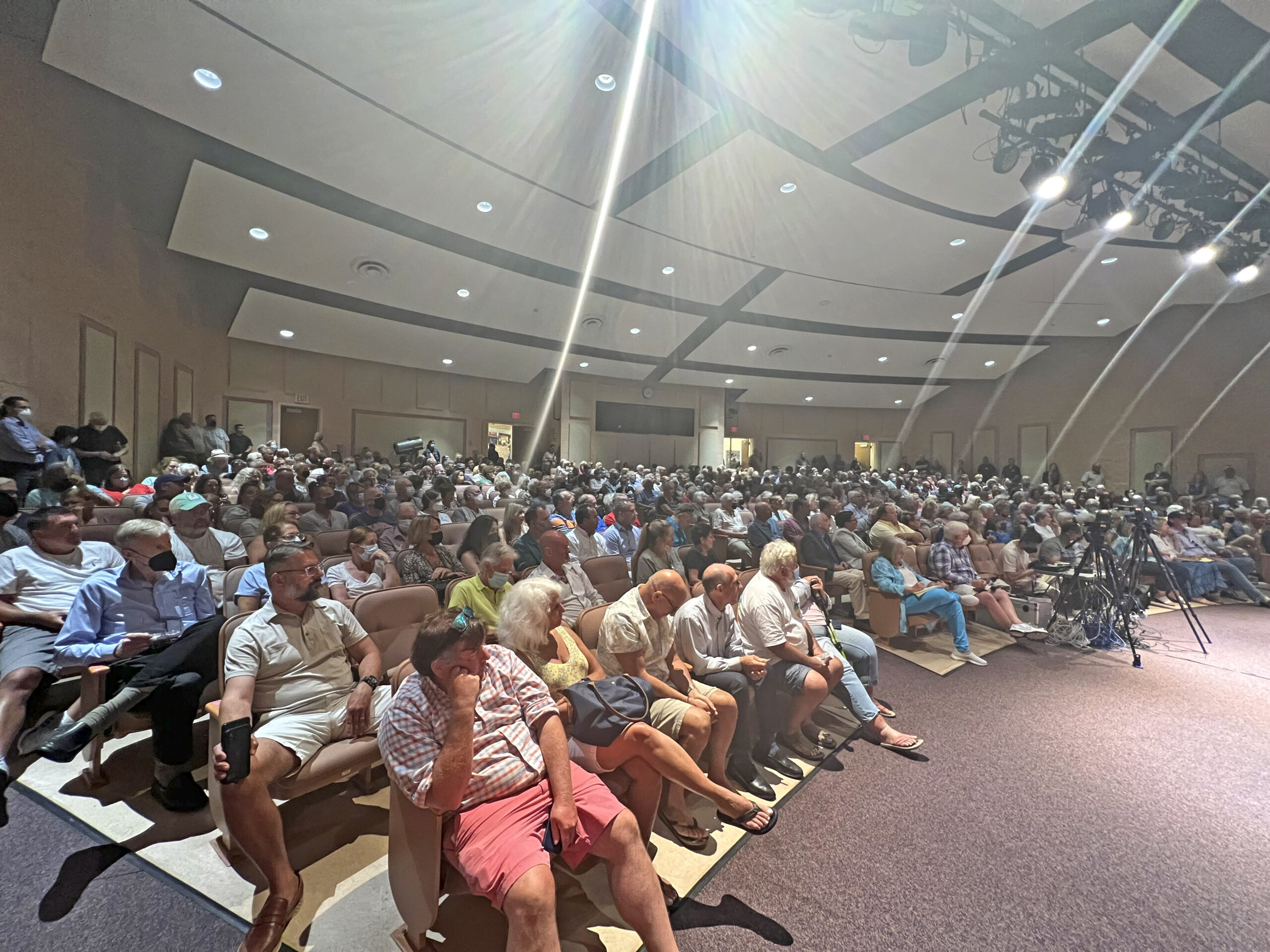 Rebellious Crowd Packs Auditorium For Redevelopment Forum In Hampton   IMG 8390 Scaled 