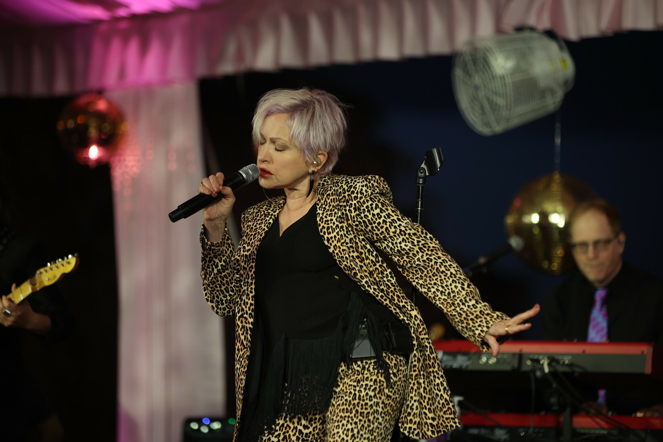 Grammy, Emmy and Tony Award-winning songwriter and performing artist Cyndi Lauper performed at Northwell Health’s fourth annual Summer Hamptons Evening (SHE) on August 13, at the Water Mill home of Victoria Moran-Furman. The event raised $925,000 for the Katz Institute for Women’s Health. COURTESY NORTHWELL HEALTH