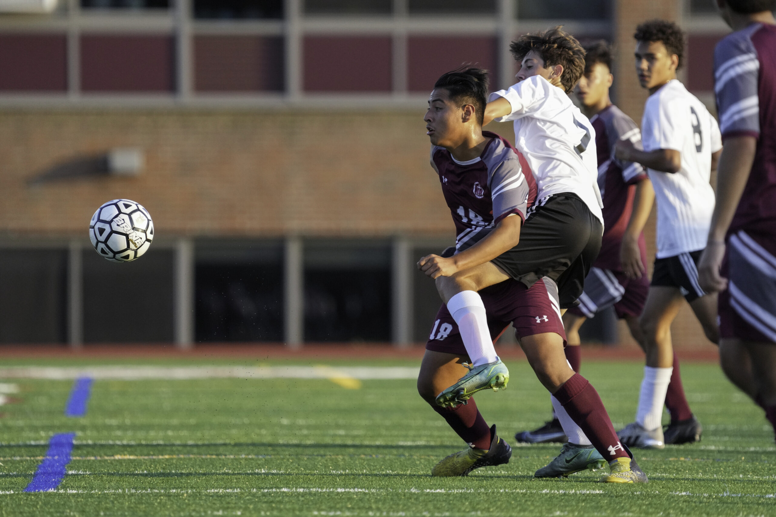 Southampton sophomore Edgar Diaz gets tangled up with a Babylon player.    RON ESPOSITO