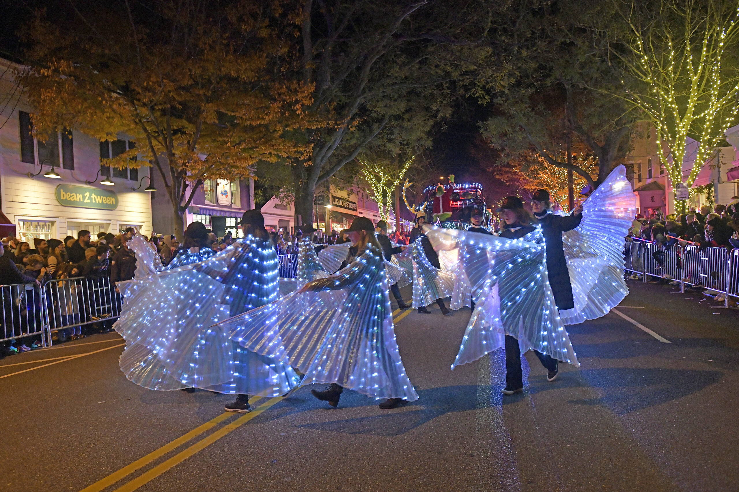 Parade of Lights Kicks Off Holiday Season in Southampton 27 East