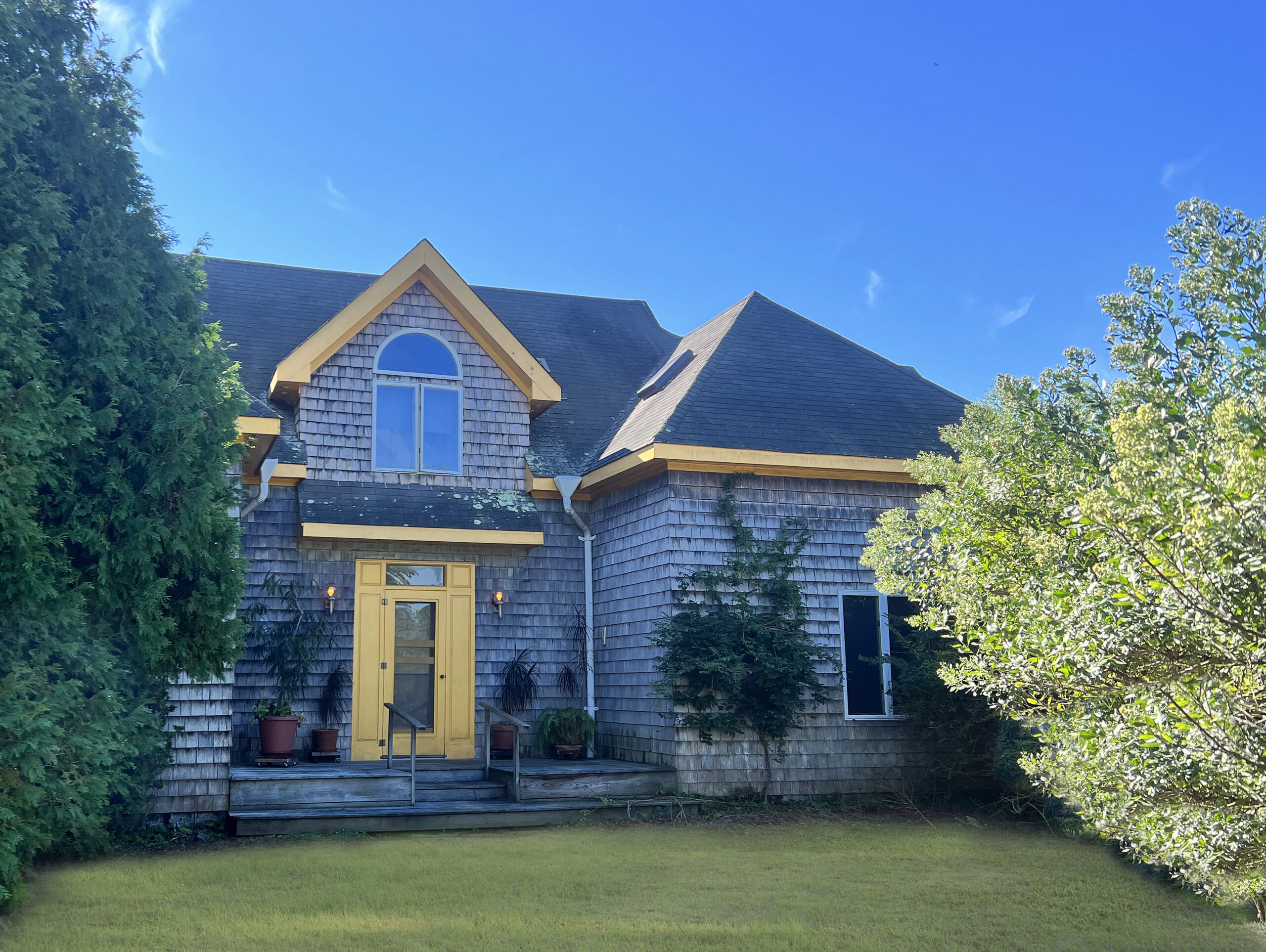 In Orient, 340 Poquatuck Lane sold for $3.58 million. COURTESY TOWN & COUNTRY REAL ESTATE