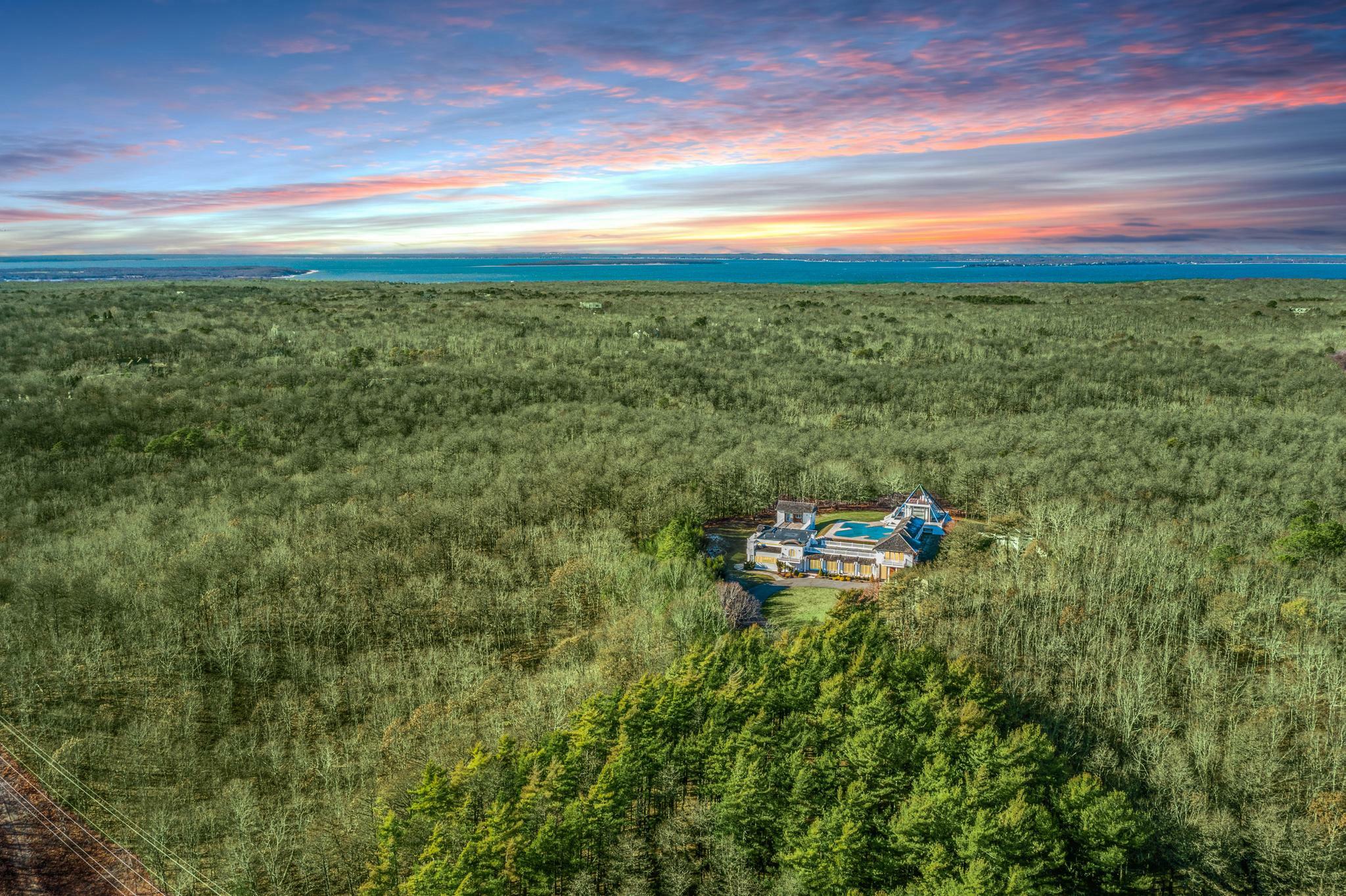 Island in the Sky in Water Mill is going up for auction this month. 3D VUZ PHOTOGRAPHY