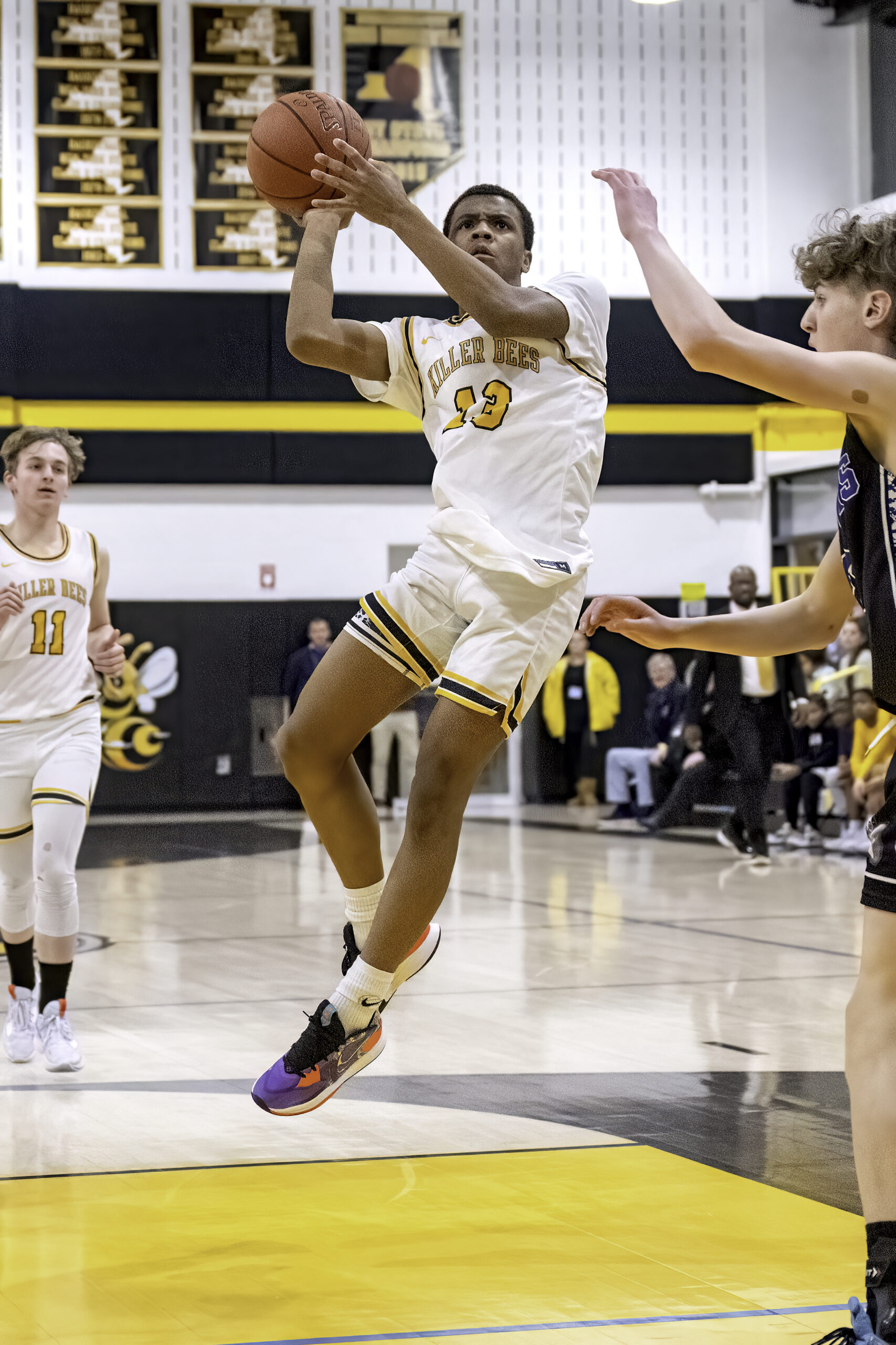 Freshman guard Sae'vion Ward drives the lane and pulls up for a jump-shot. MARIANNE BARNETT