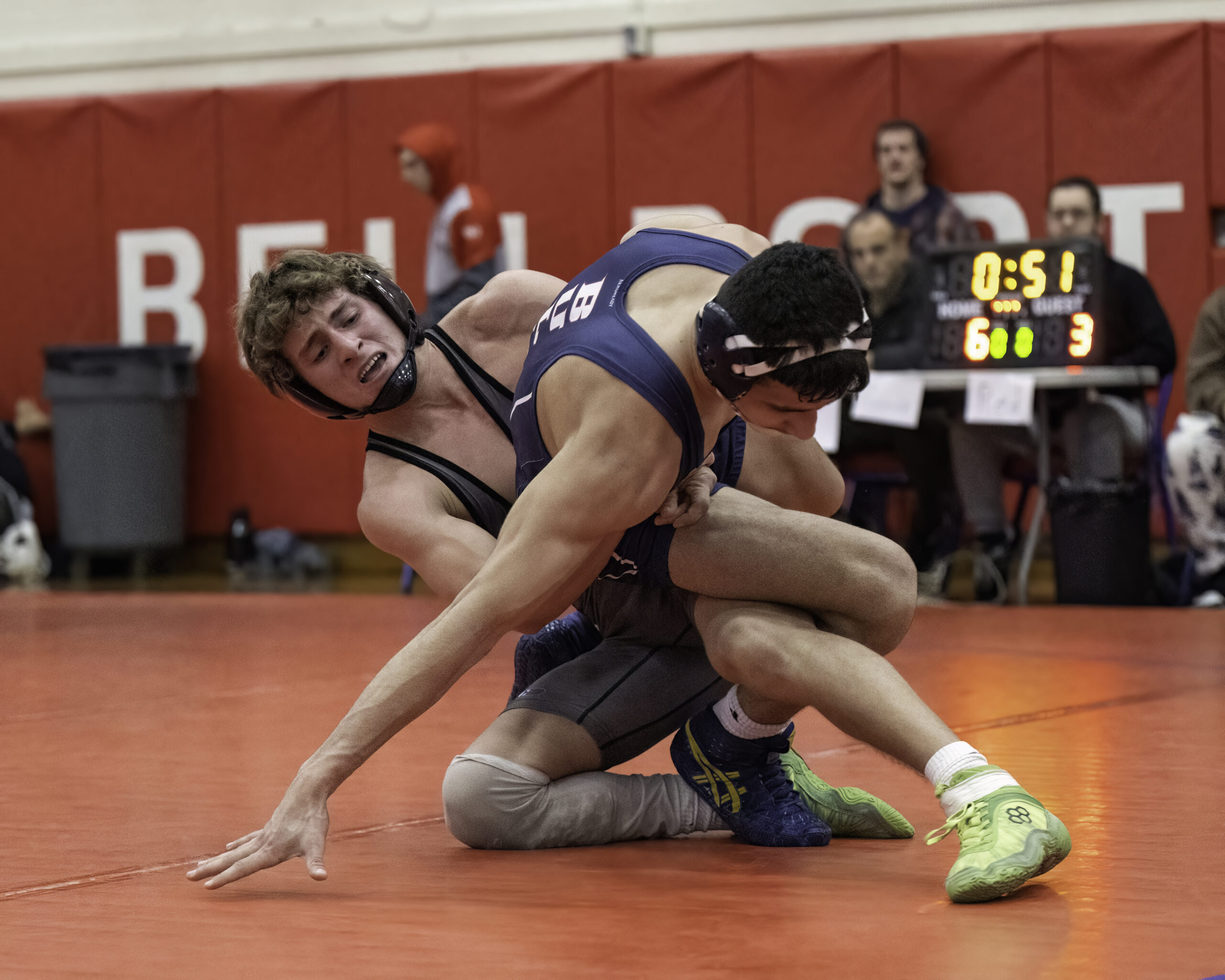 East Hampton's Luke Castillo tries to take down Smithtown West's Jake DiMaggio.   MARIANNE BARNETT