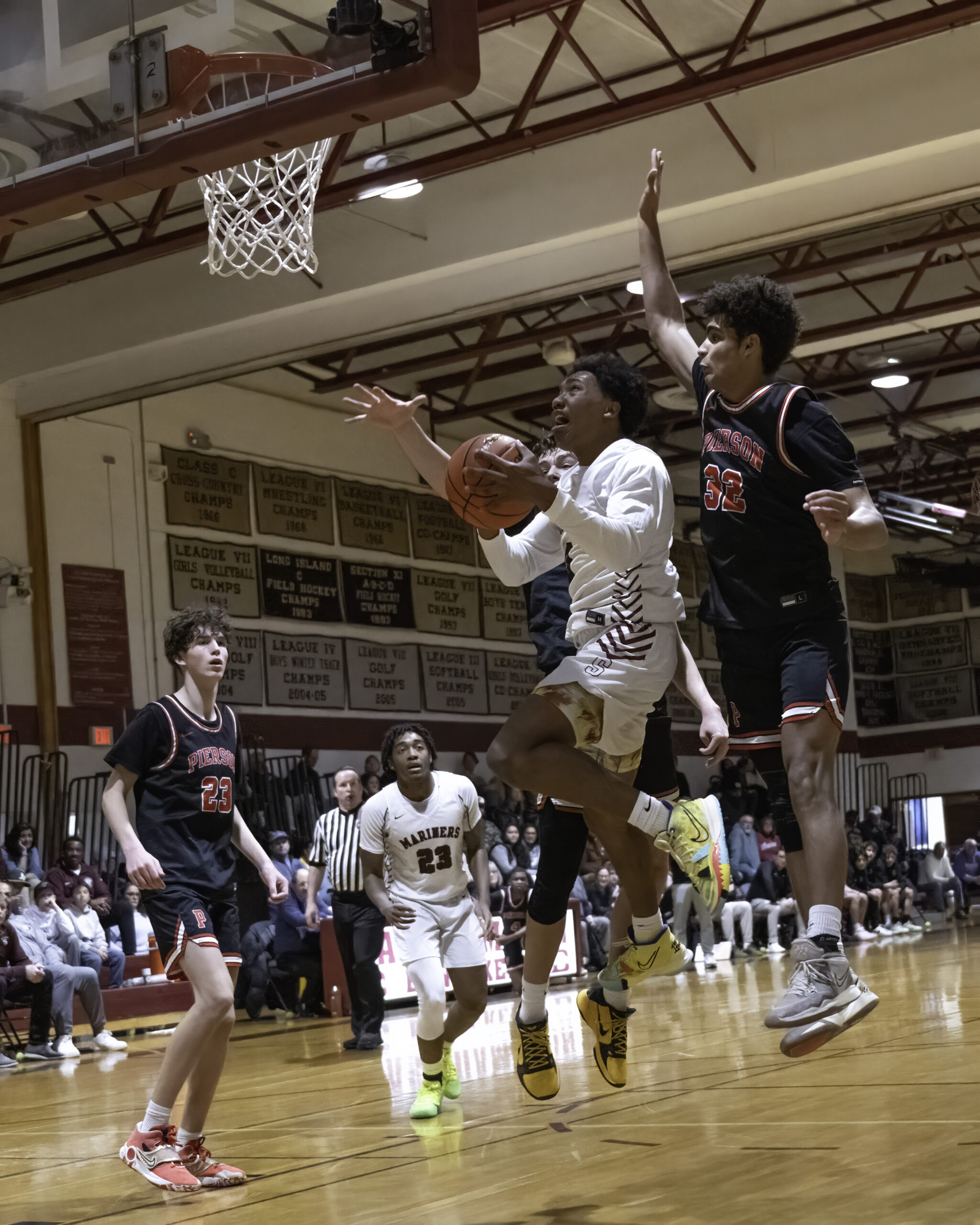 Southampton sophomore Naevon Williams tries to avoid Pierson's Aven Smith and Charlie McLean. Williams finished with a team-high 20 points.   MARIANNE BARNETT
