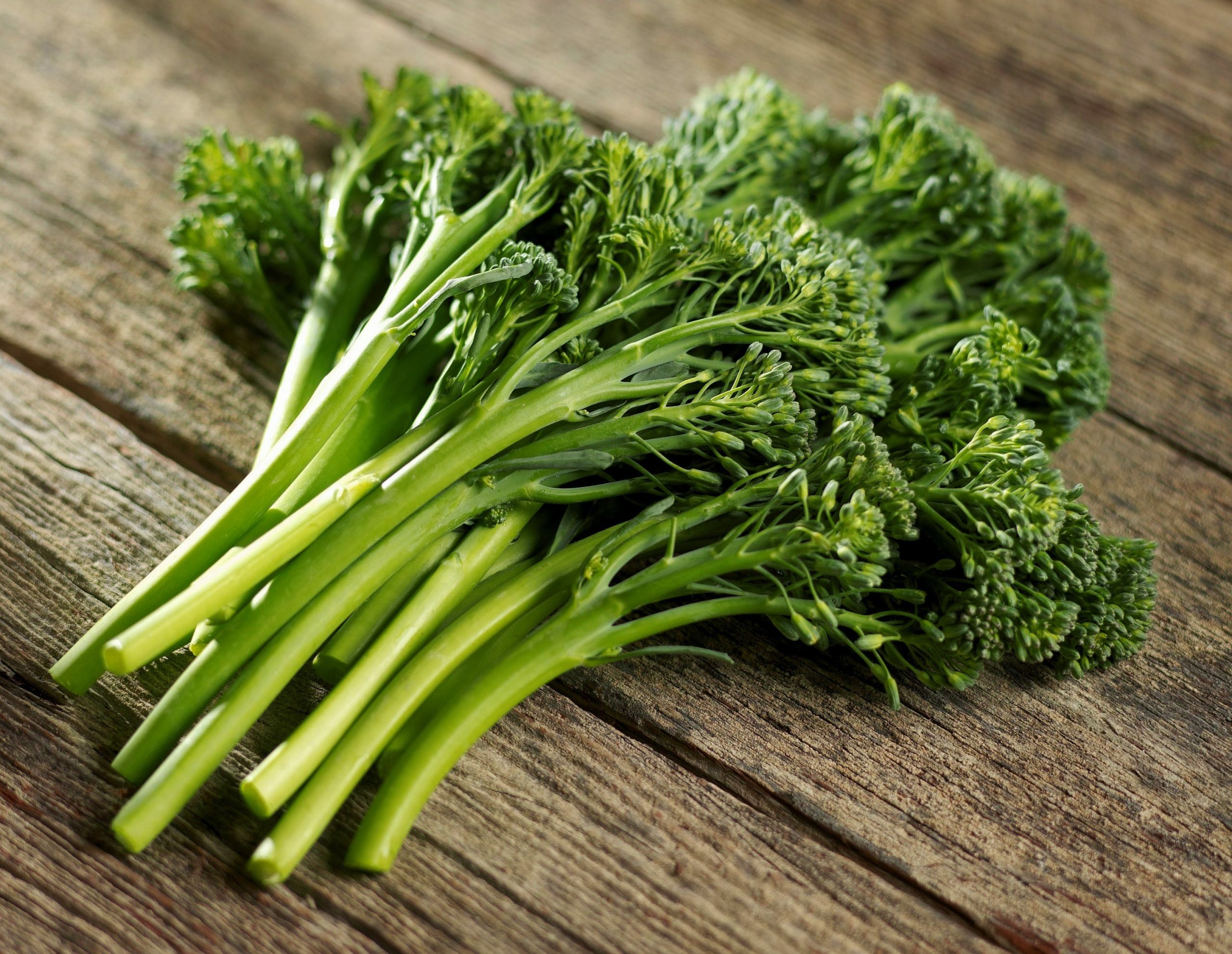 Aspabroc is a broccolini developed 20 years ago and is a cross between Italian Sprouting broccoli and Chinese kale. It has an asparagus look and the stem and florets are edible with a peppery-sweet flavor. This variety is also well suited to container and pot growing.    PARK SEED