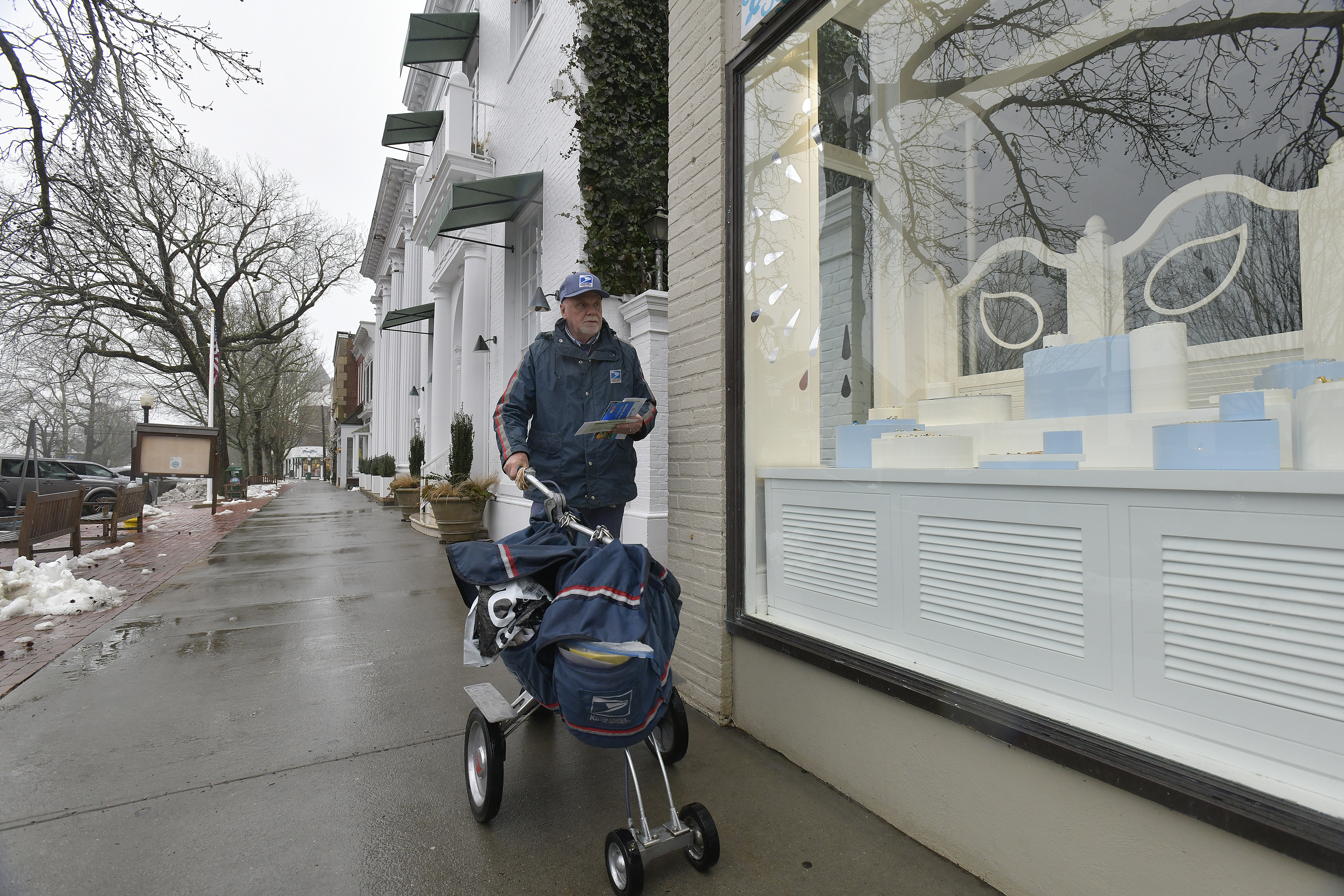 Jim Tuthill on his route in Southampton Village on his last day, February 28.  DANA SHAW