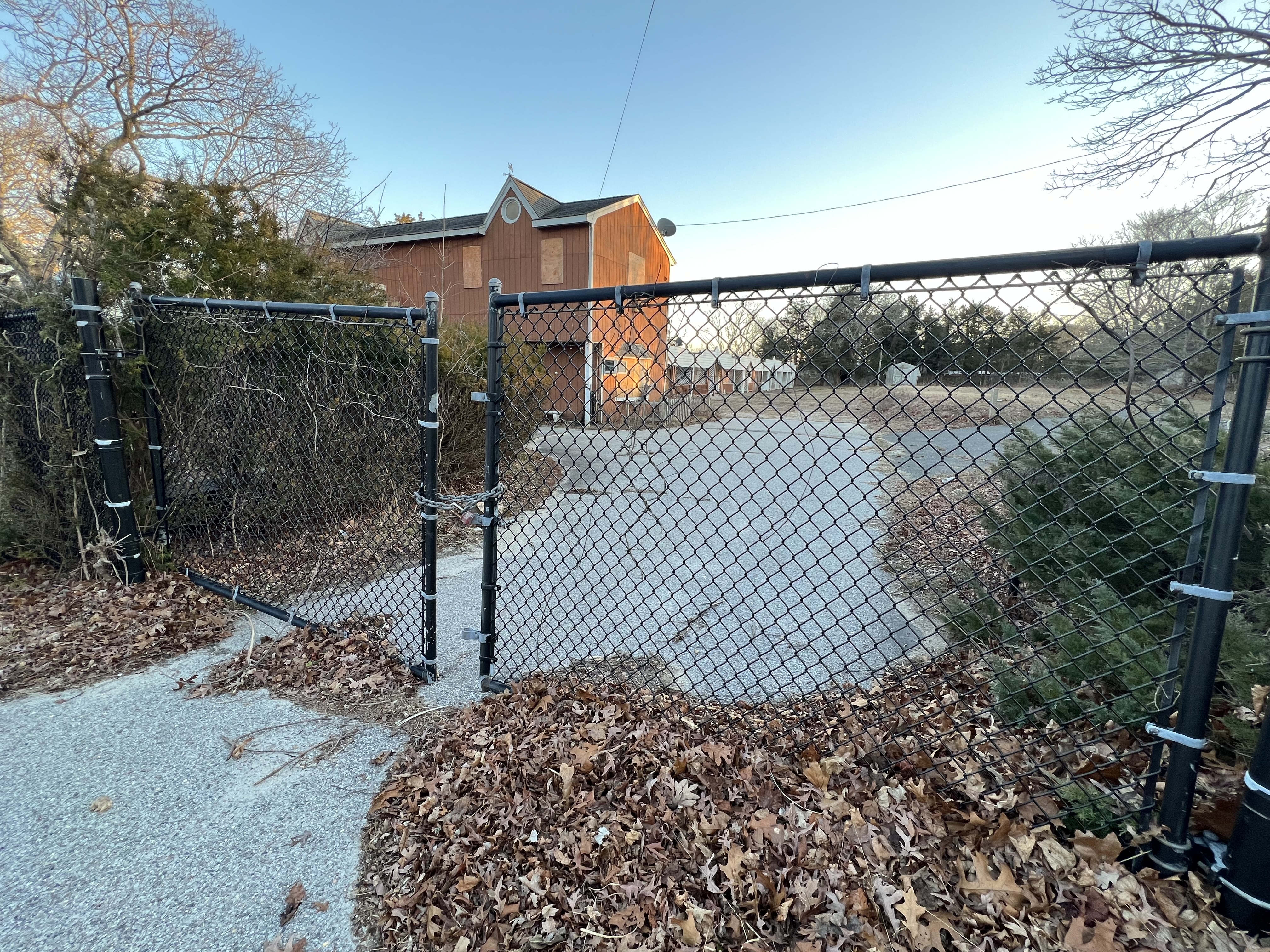 A March 29 hearing on development of the blighted Bel-Aire Cove property in Hampton Bays drew a crowd urging the Southampton Town Board to create a park instead.