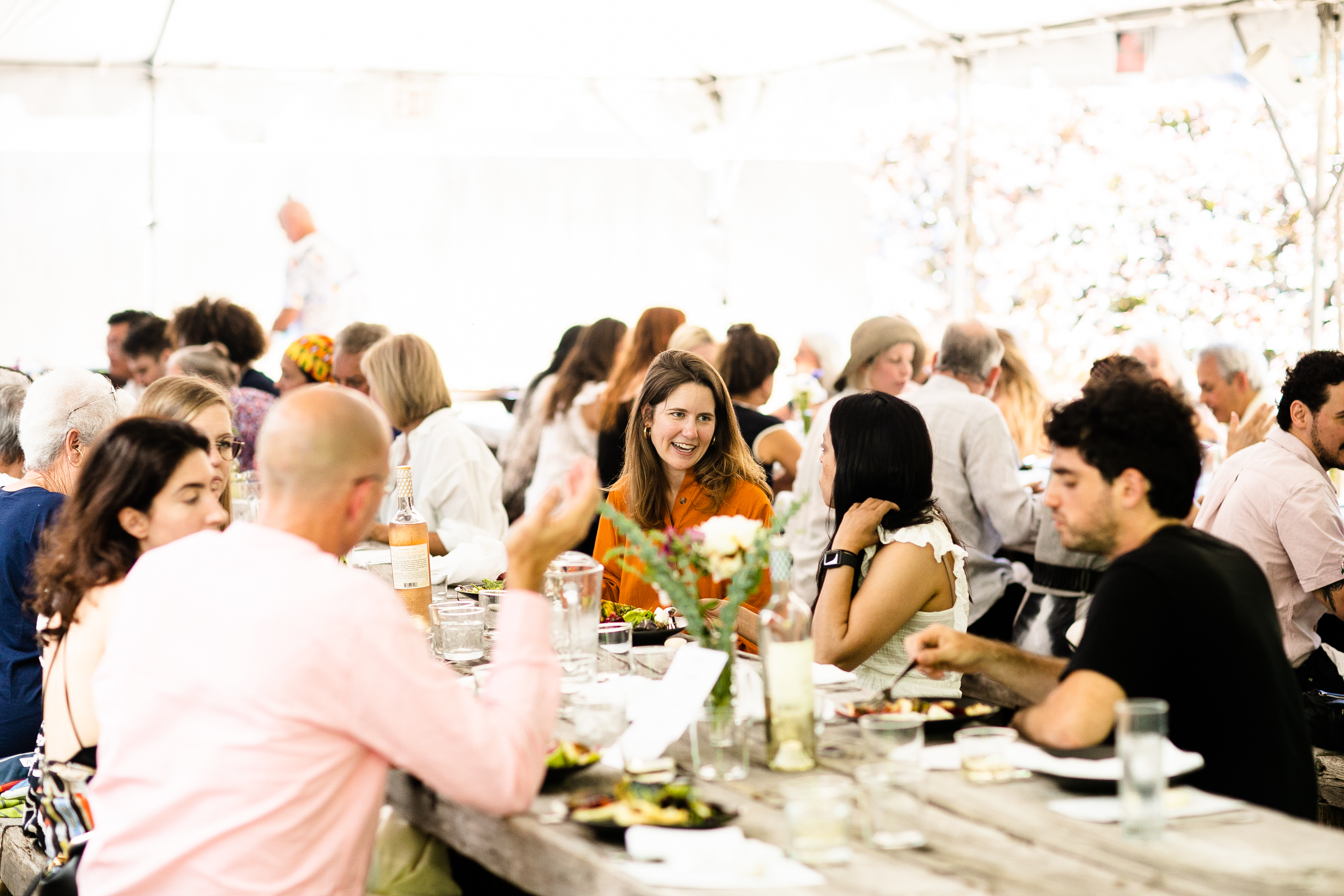 Scene from a previous Artists Table Brunch at The Watermill Center. © JESSICA DALENE