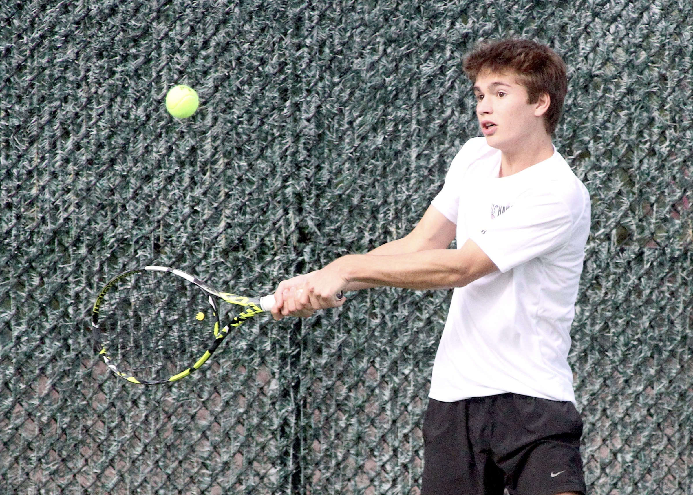 East Hampton senior Max Astilean, at No. 1 singles, keeps his eyes on the ball. DESIRÉE KEEGAN
